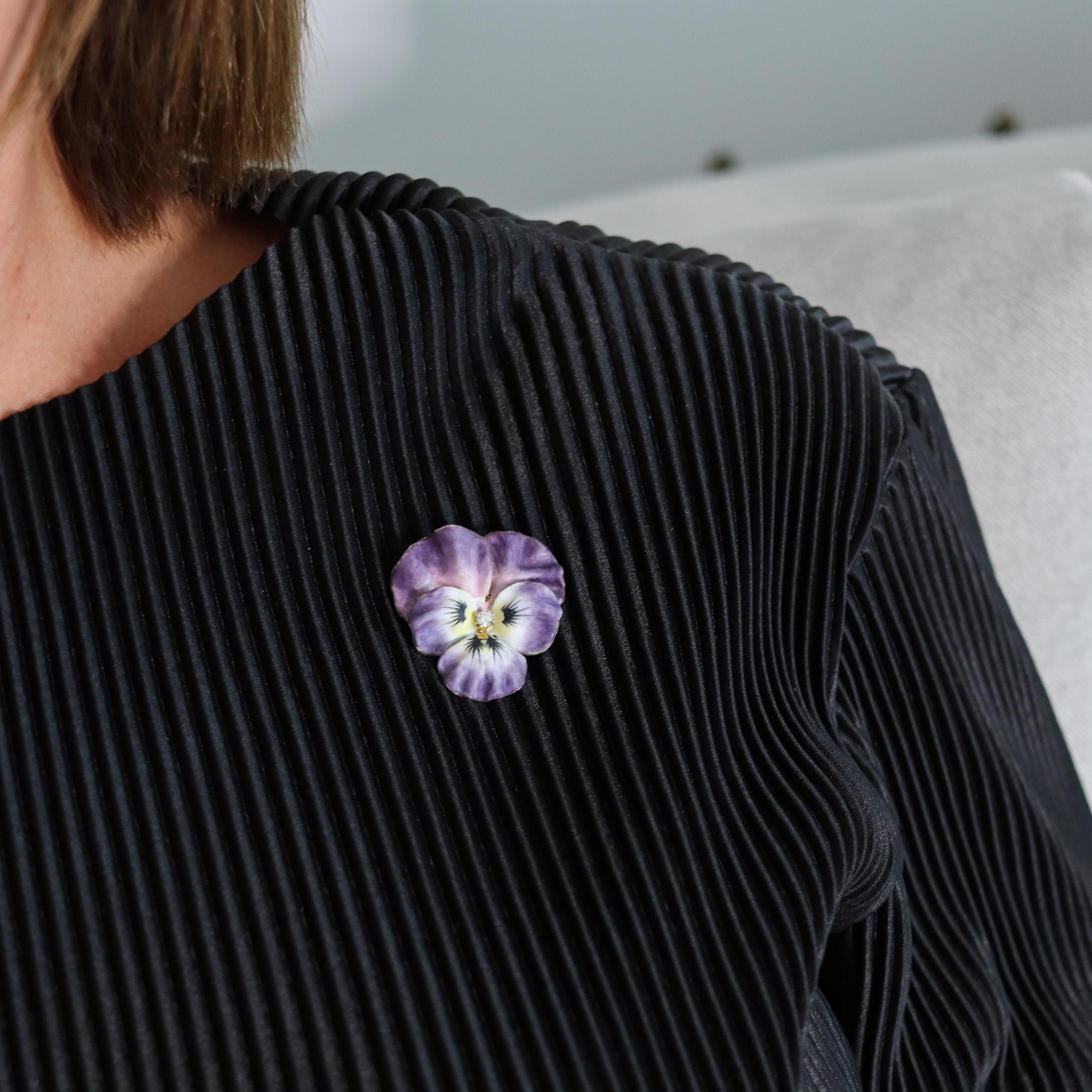 Women's Edwardian 1900 Enameled Purple Pansy Flower Brooch In 14Kt Gold With Diamond