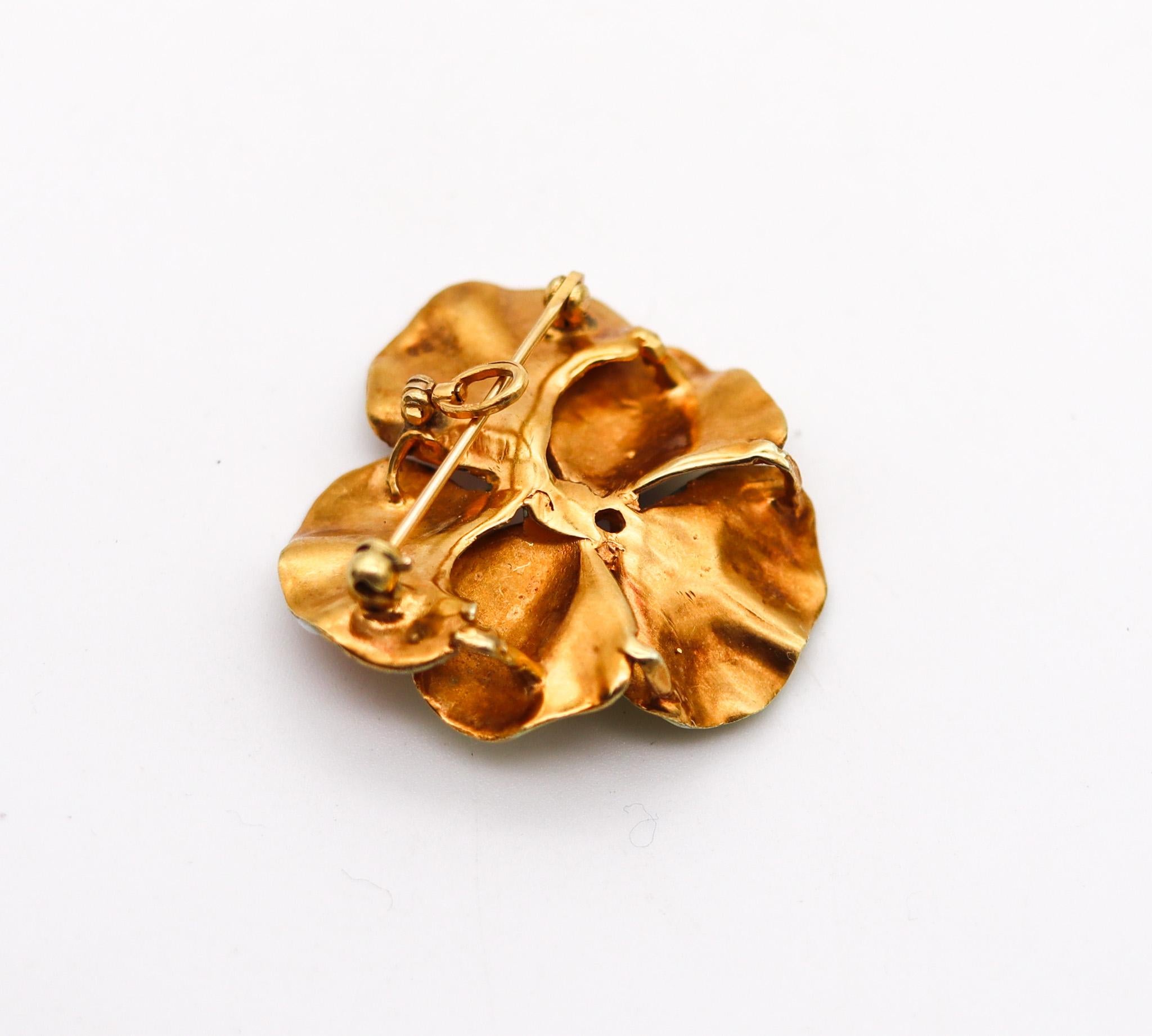 Taille vieille Europe Broche édouardienne de 1900 en forme de fleur de pensée jaune émaillée en or 14 carats avec diamants en vente