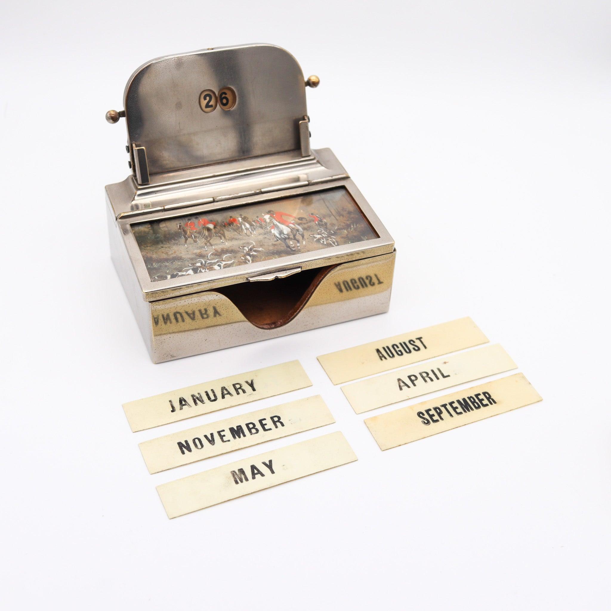 Ein ewiger Tischkalender aus der Edwardianischen Zeit.

Dies ist ein sehr ungewöhnlicher und schöner mechanischer ewiger Tischkalender. Dieser Tischkalender wurde im Londoner England der Edwardianischen Zeit um 1900 hergestellt. Das prächtige Stück