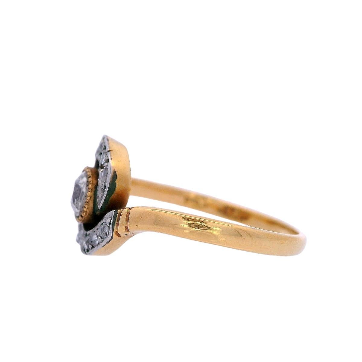 Edwardian 1900 Ring in 18kt yellow Gold and Platinum with Diamonds In Excellent Condition For Sale In Aventura, FL