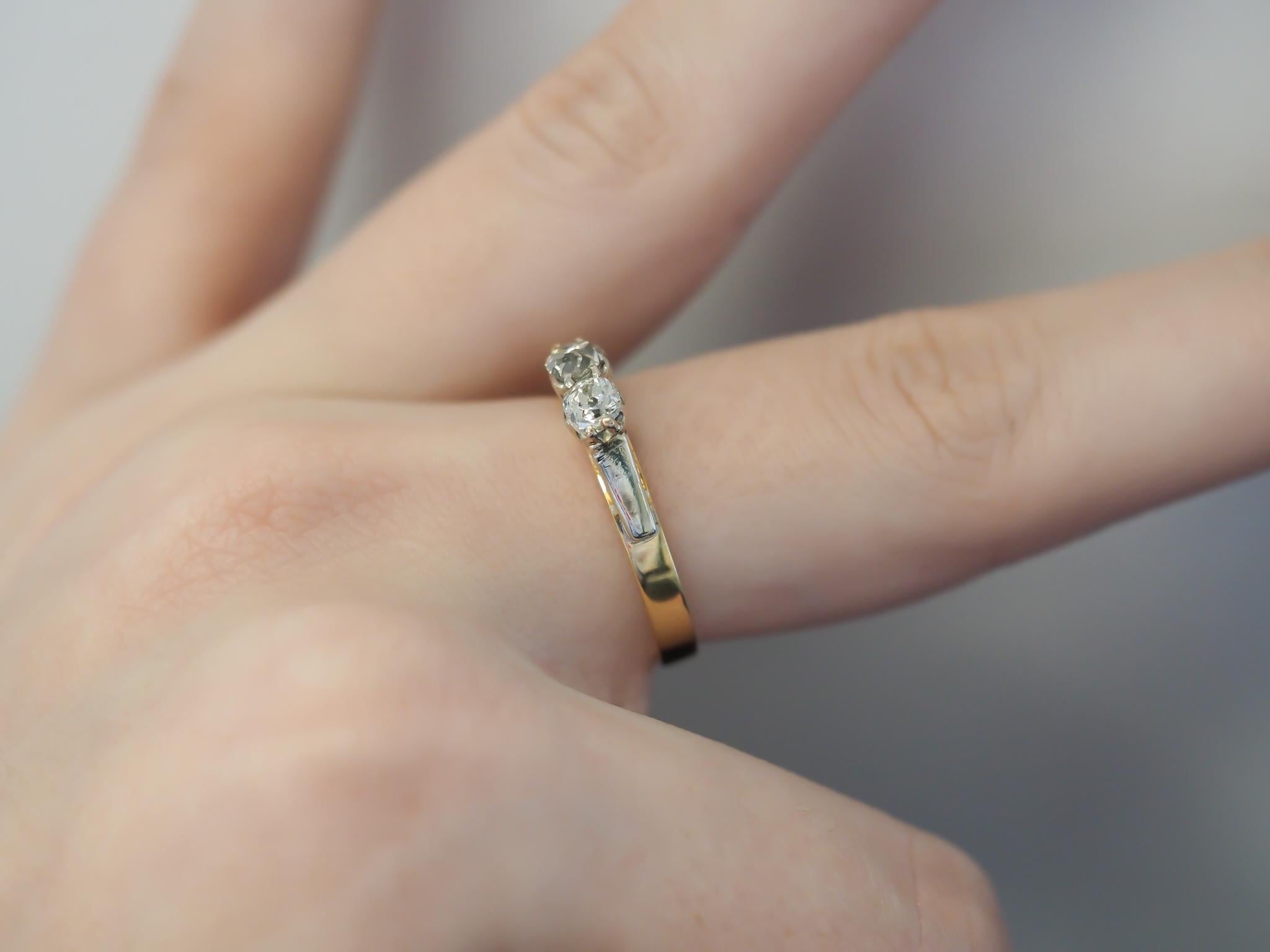 Edwardian 1900s 14K Yellow Gold Two Stone Old Mine Diamond Ring For Sale 7