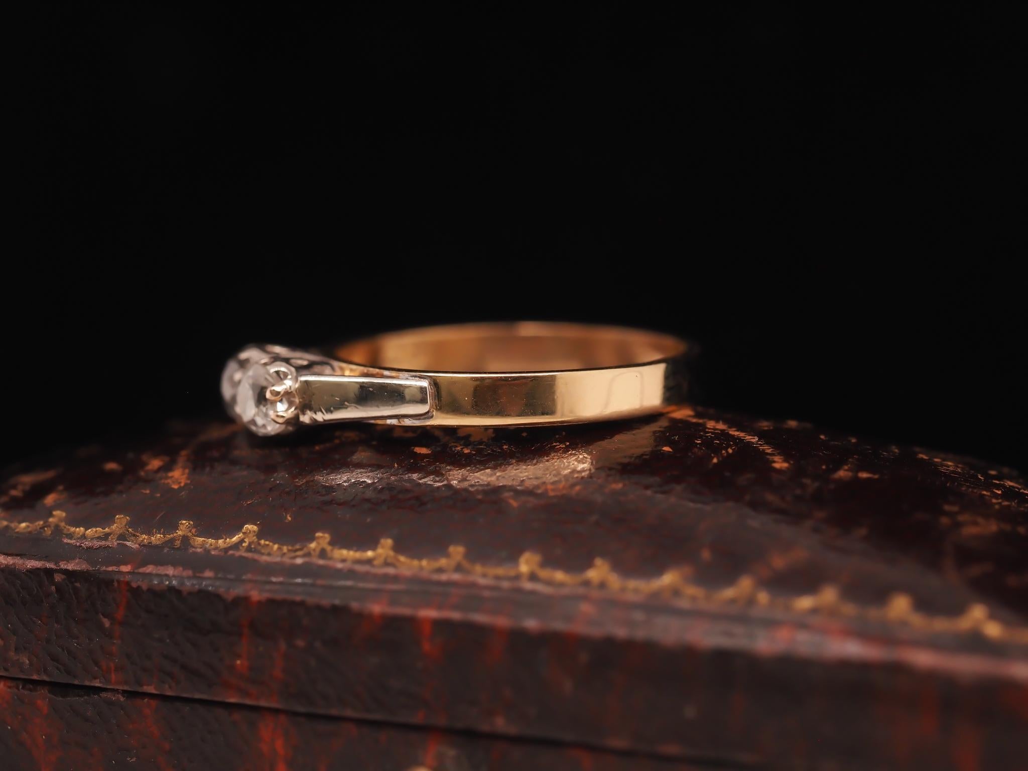 Edwardian 1900s 14K Yellow Gold Two Stone Old Mine Diamond Ring For Sale 2