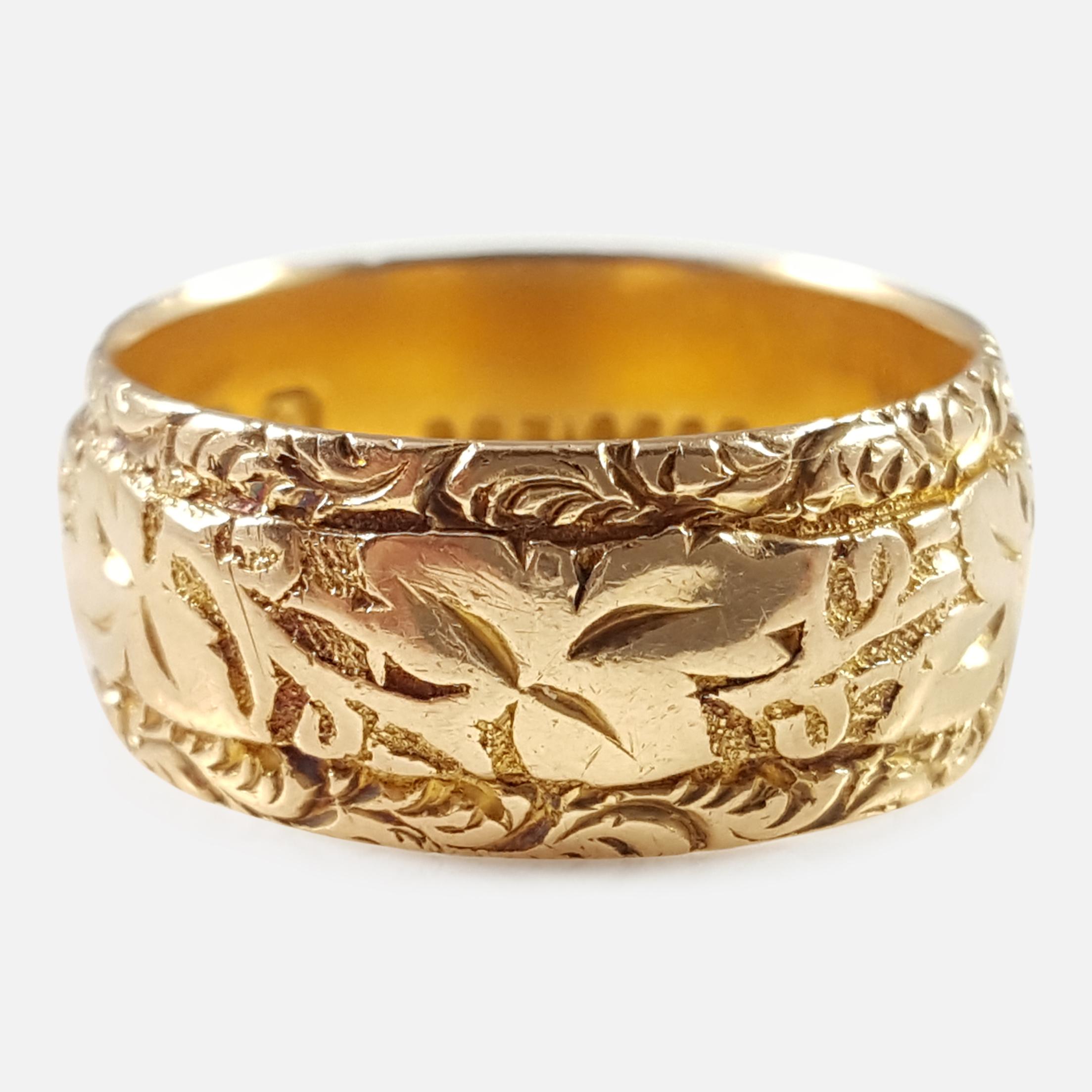 Edwardian 1904 18 Karat Yellow Gold Foliate Engraved Wedding Band 1