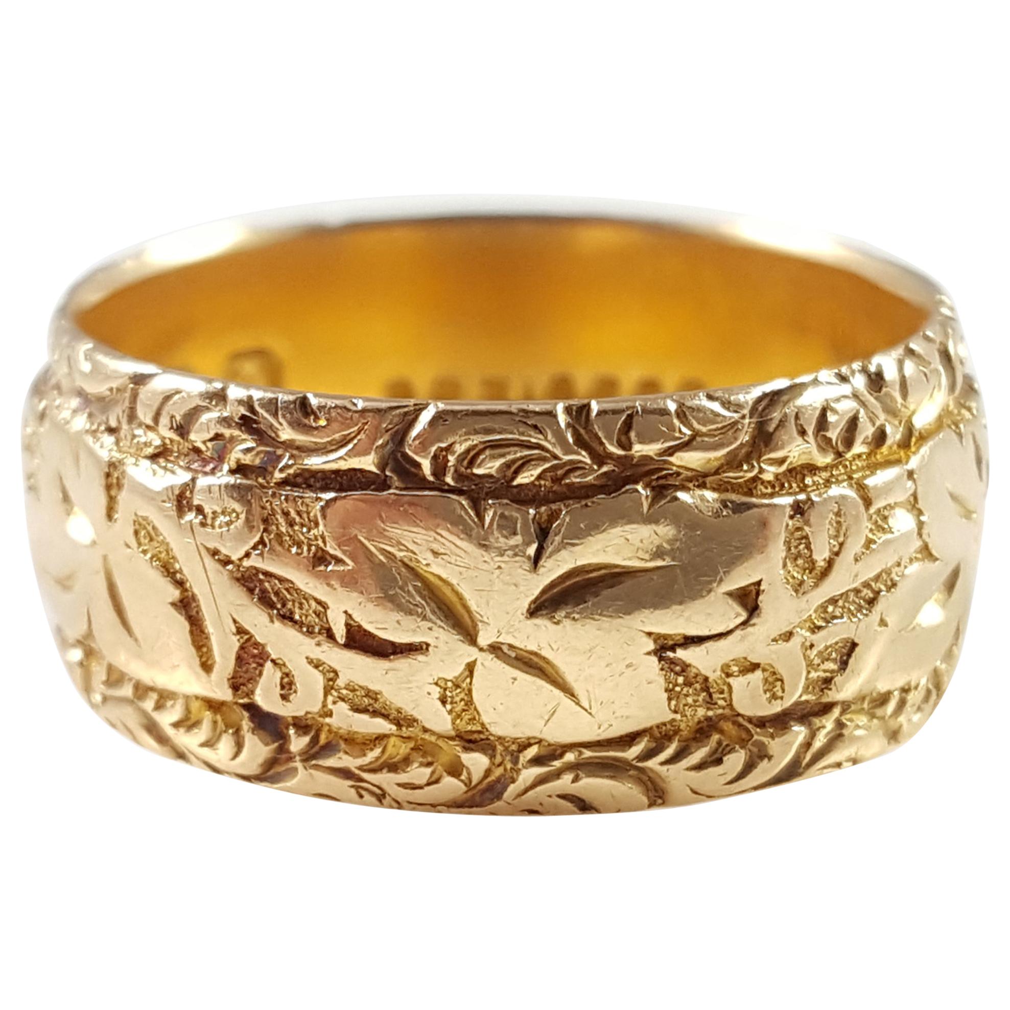 Edwardian 1904 18 Karat Yellow Gold Foliate Engraved Wedding Band
