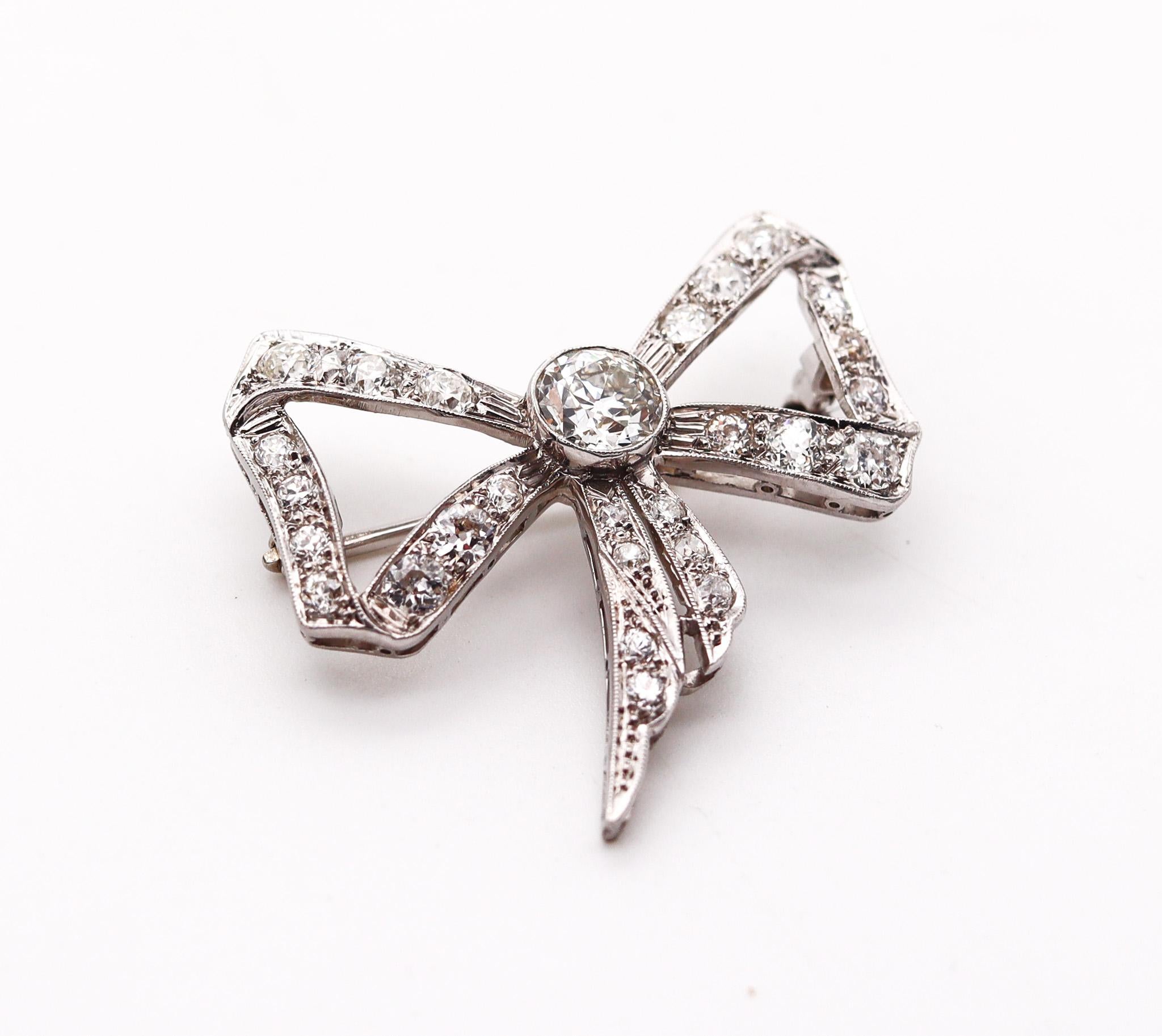 Belle Époque Edwardian 1905 Belle Epoque Bow Brooch in Platinum with 3.35 Ctw in Diamonds For Sale