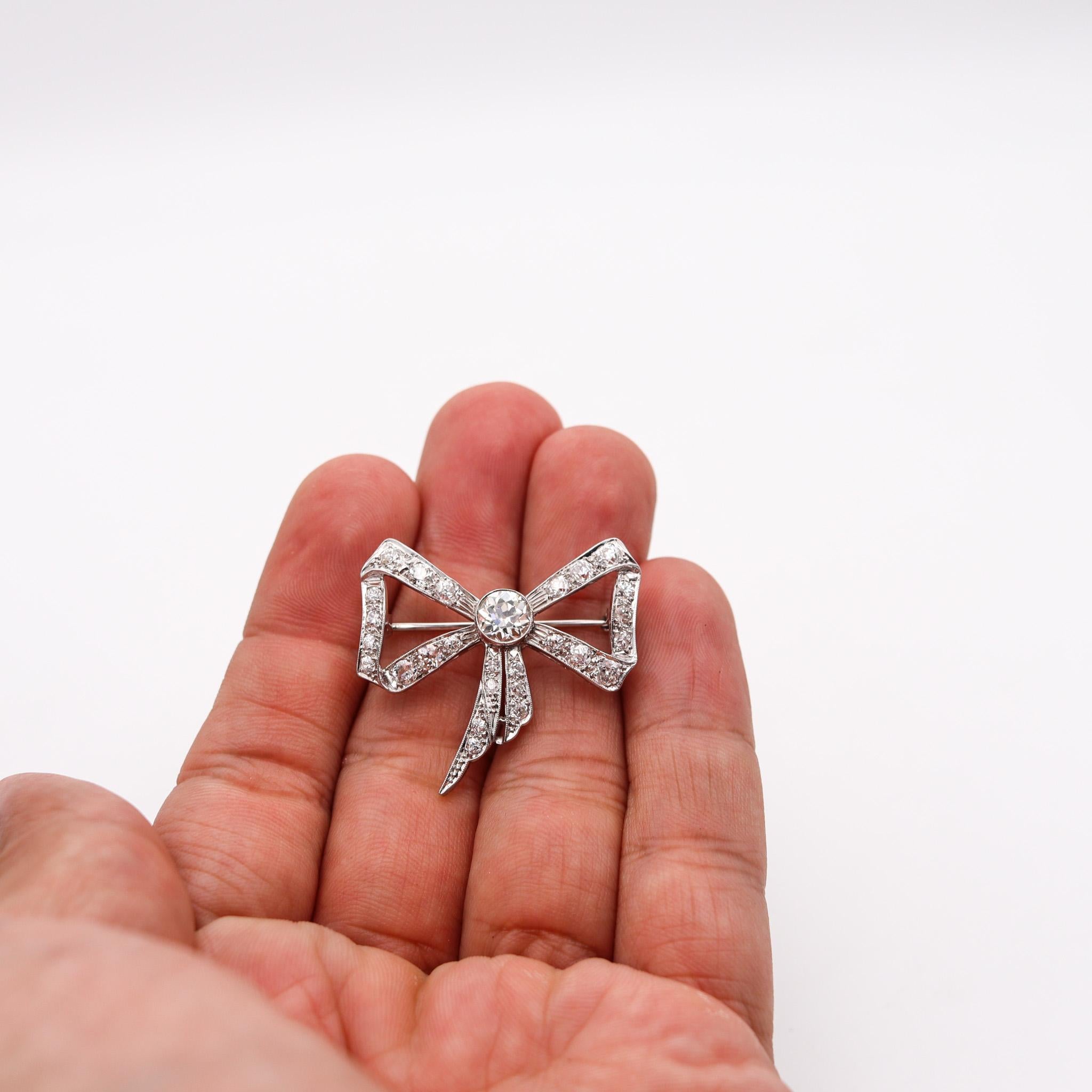 Edwardian 1905 Belle Epoque Bow Brooch in Platinum with 3.35 Ctw in Diamonds In Excellent Condition For Sale In Miami, FL