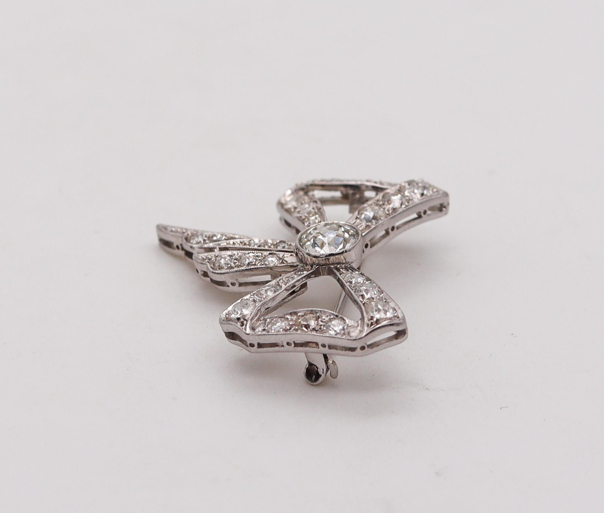 Women's Edwardian 1905 Belle Epoque Bow Brooch in Platinum with 3.35 Ctw in Diamonds For Sale