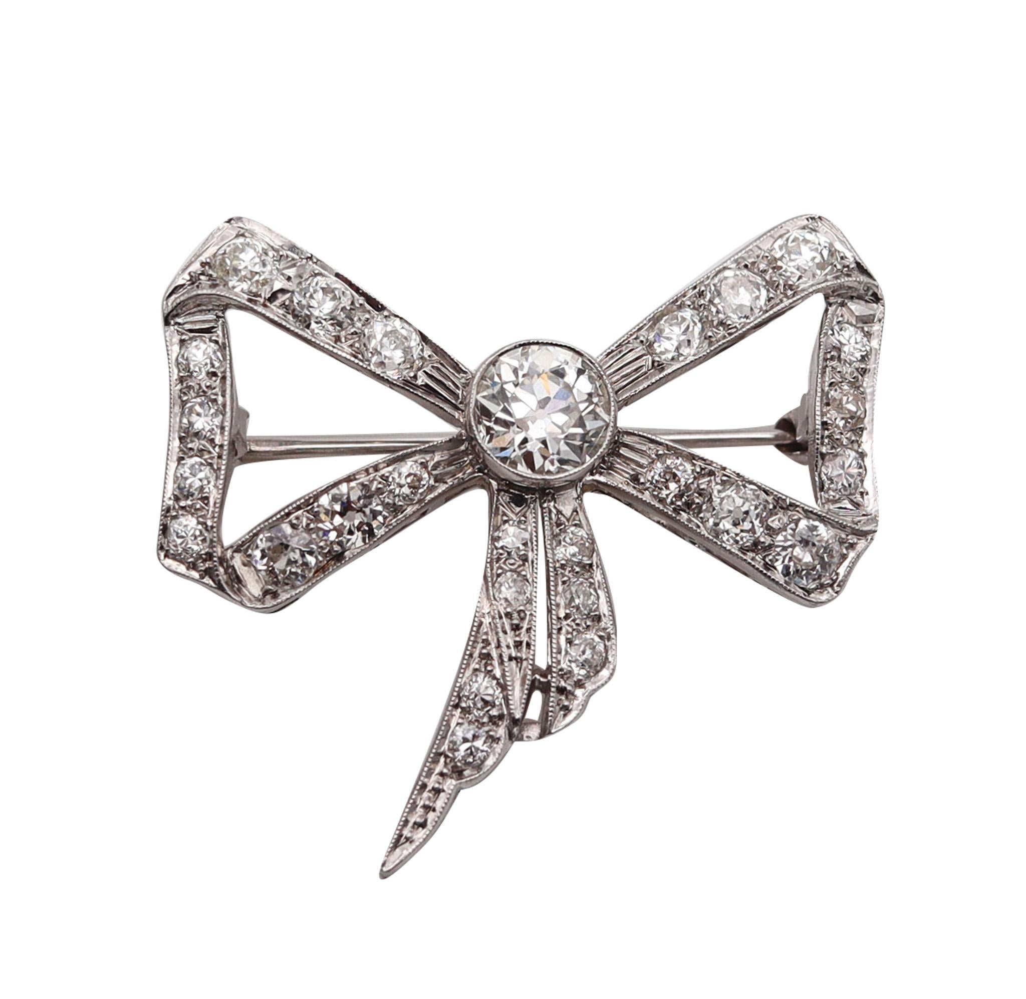 Broche édouardienne Belle Époque 1905 en platine avec nœud papillon et diamants de 3,35 carats