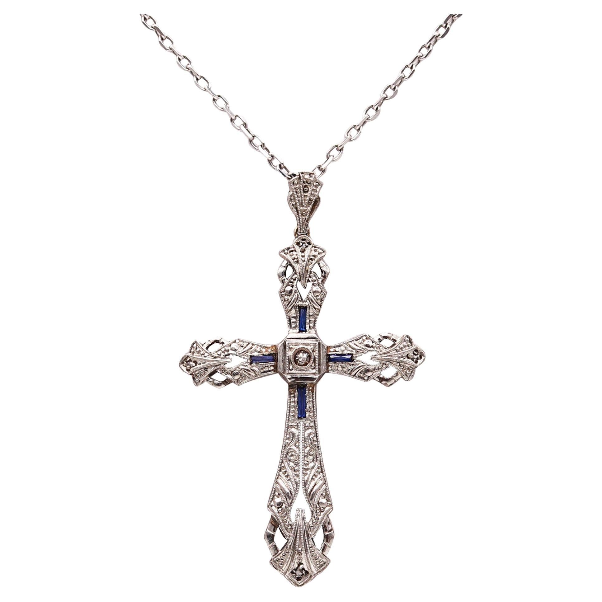 Croix édouardienne de la Belle Époque 1905 en or 14 carats, diamant palladium et 4 saphirs en vente