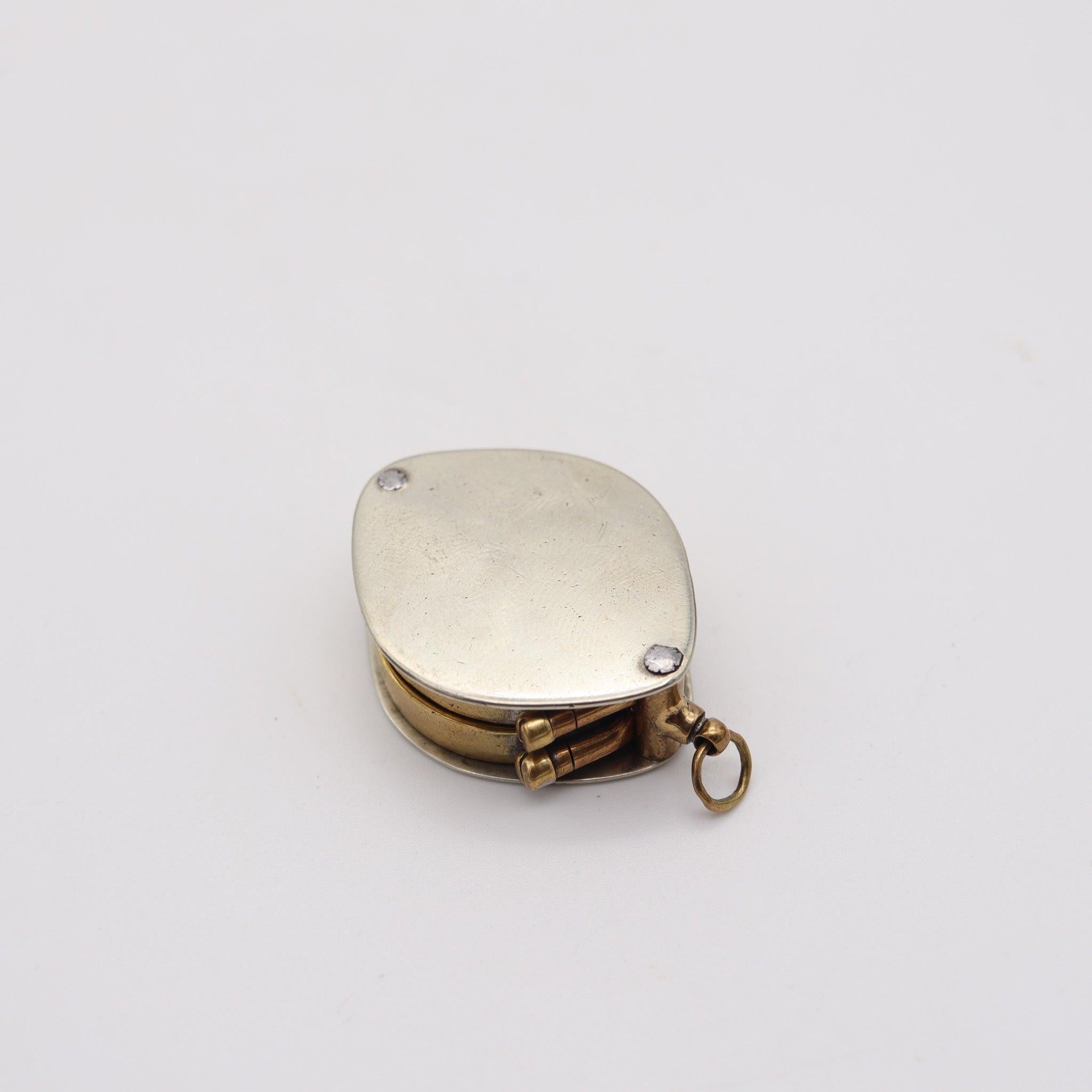 Anglais EDWARDIAN 1905 Antique British Pendentif double loupes pliables en laiton poli en vente