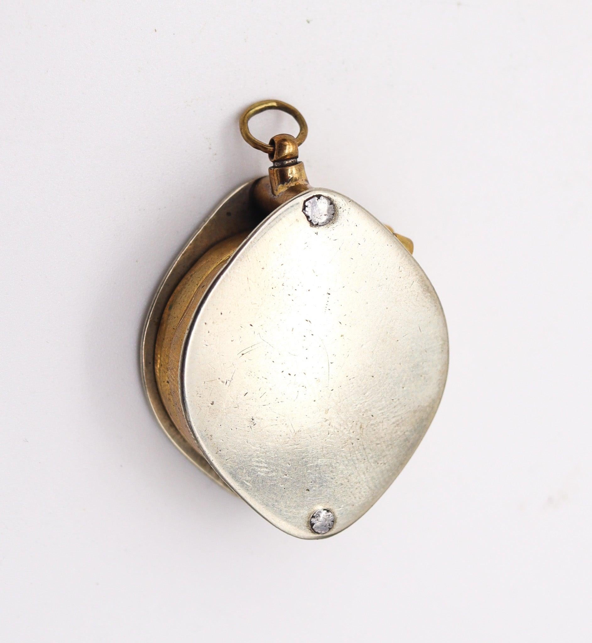 Fait main EDWARDIAN 1905 Antique British Pendentif double loupes pliables en laiton poli en vente