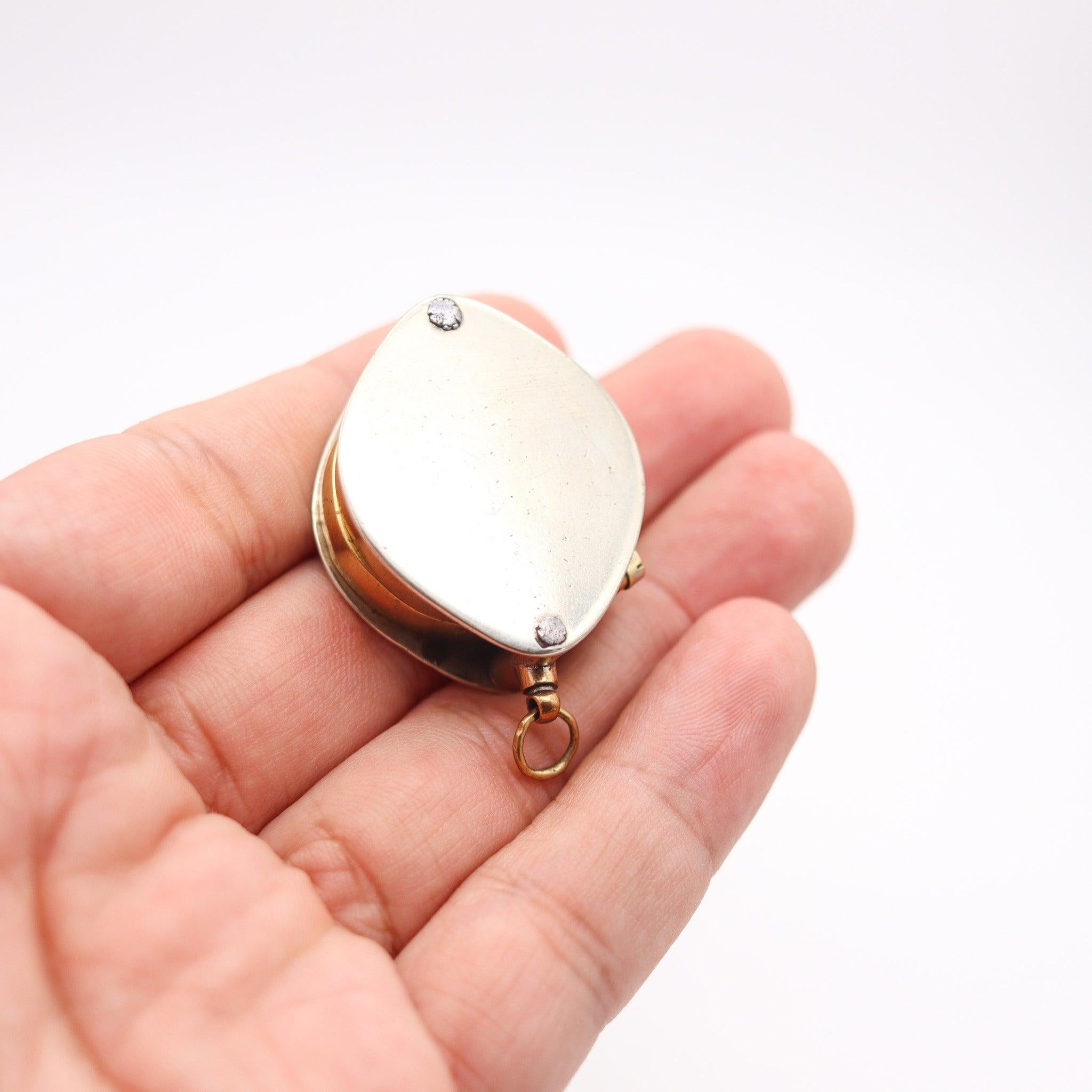 EDWARDIAN 1905 Antique British Pendentif double loupes pliables en laiton poli Excellent état - En vente à Miami, FL