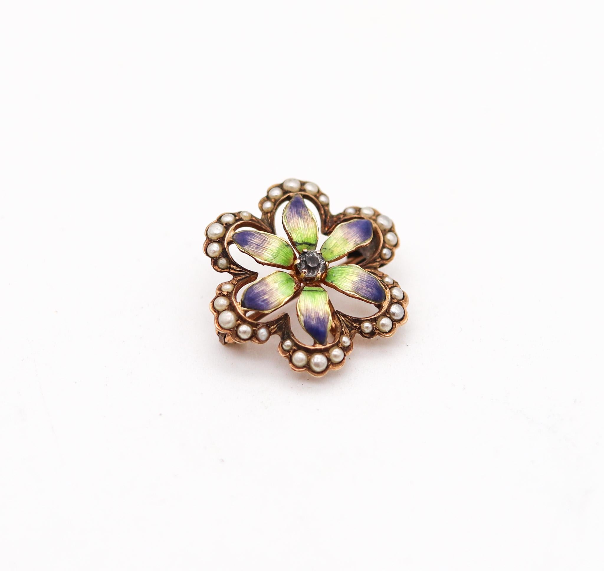 Broche convertible en fleur émaillée de l'époque édouardienne, conçue par W.G. Clark & Co.

Magnifique pendentif-broche en forme de fleur, créé à Newark New Jersey pendant la période édouardienne américaine, dans les années 1905. Cette pièce a été