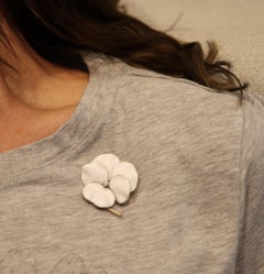 EDWARDIAN 1905 Enameled White Pansy Pendant-Brooch In 14Kt Gold With Diamond