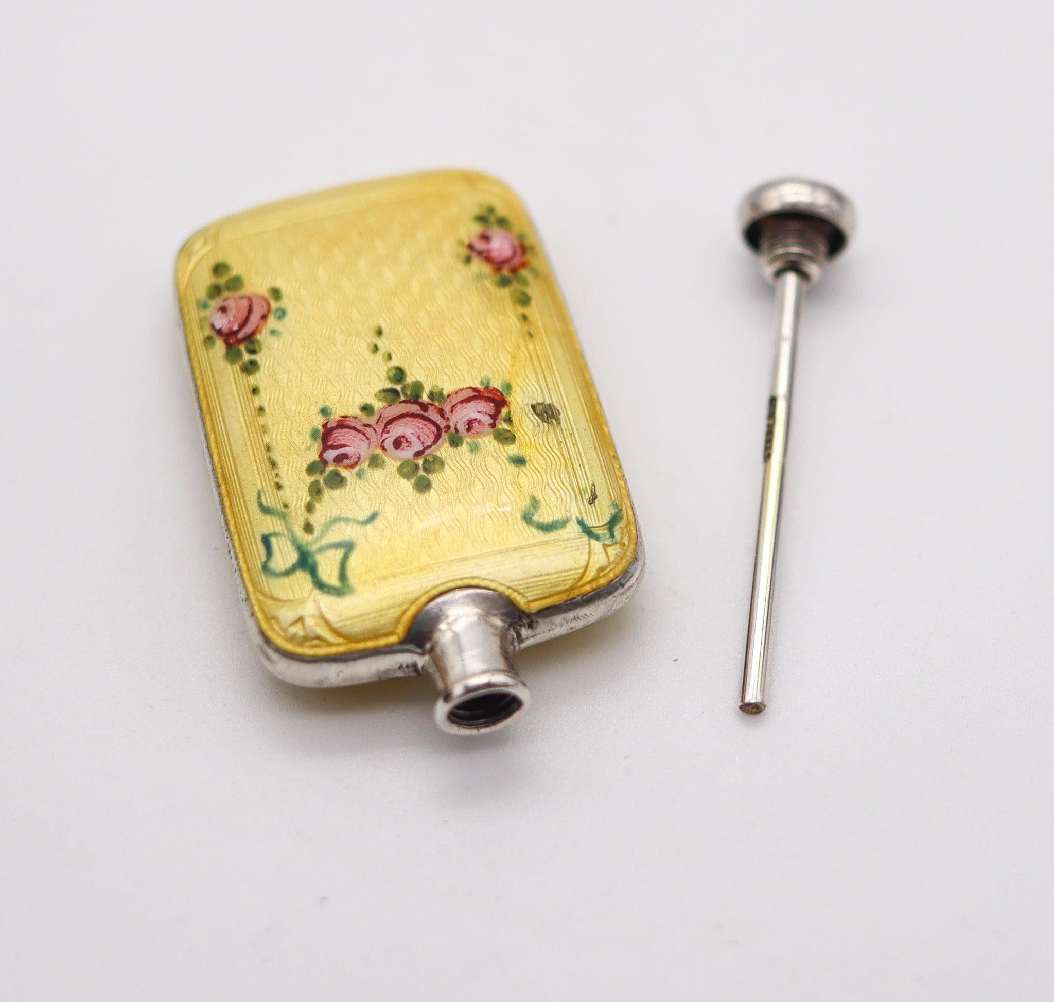 Tedesco EDWARDIAN 1905 Bottiglia di profumo tedesca smaltata guilloché in argento sterling in vendita
