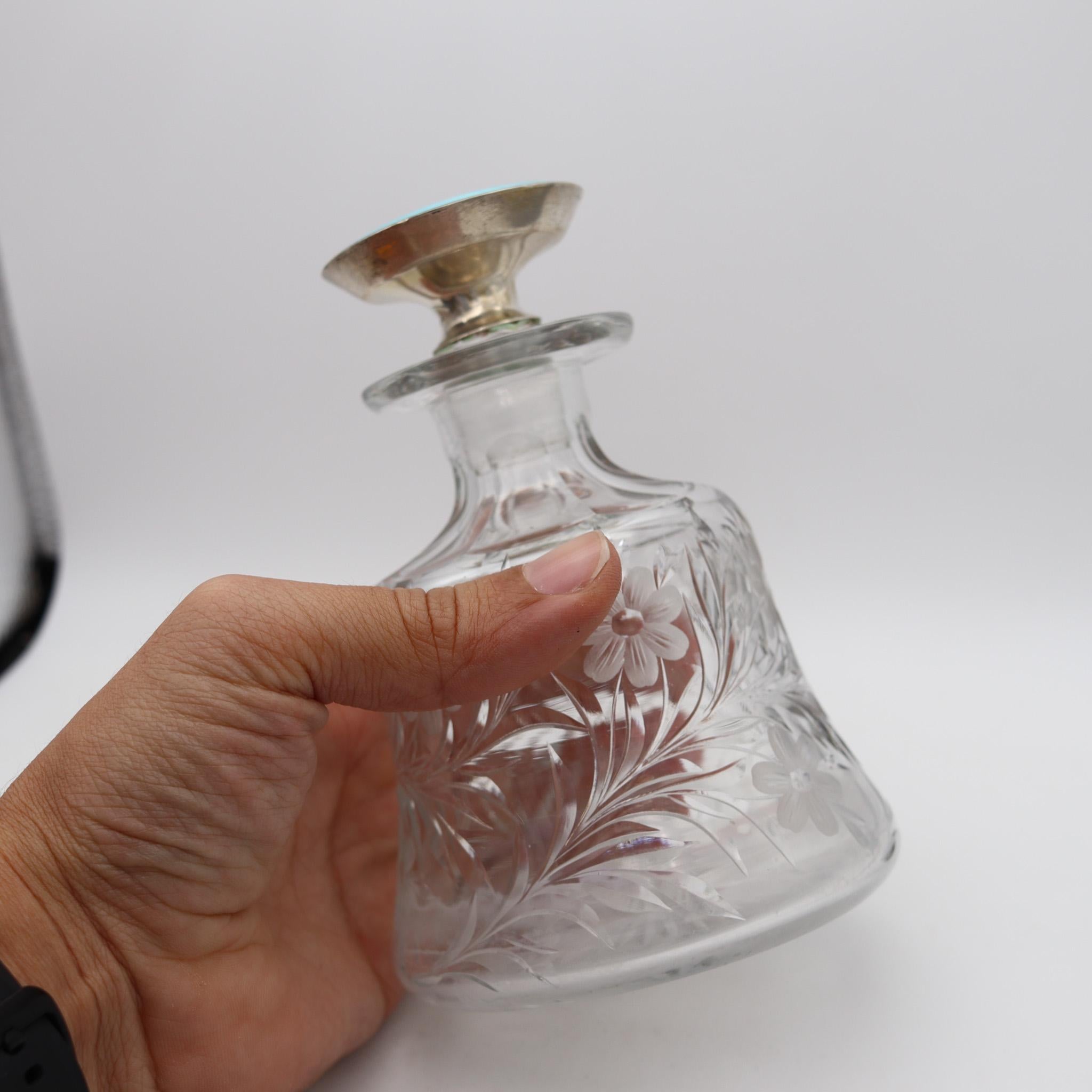 Edwardian 1905 Guilloché Emaille Parfümflasche in .925 Sterling und geschliffenem Glas (Frühes 20. Jahrhundert) im Angebot