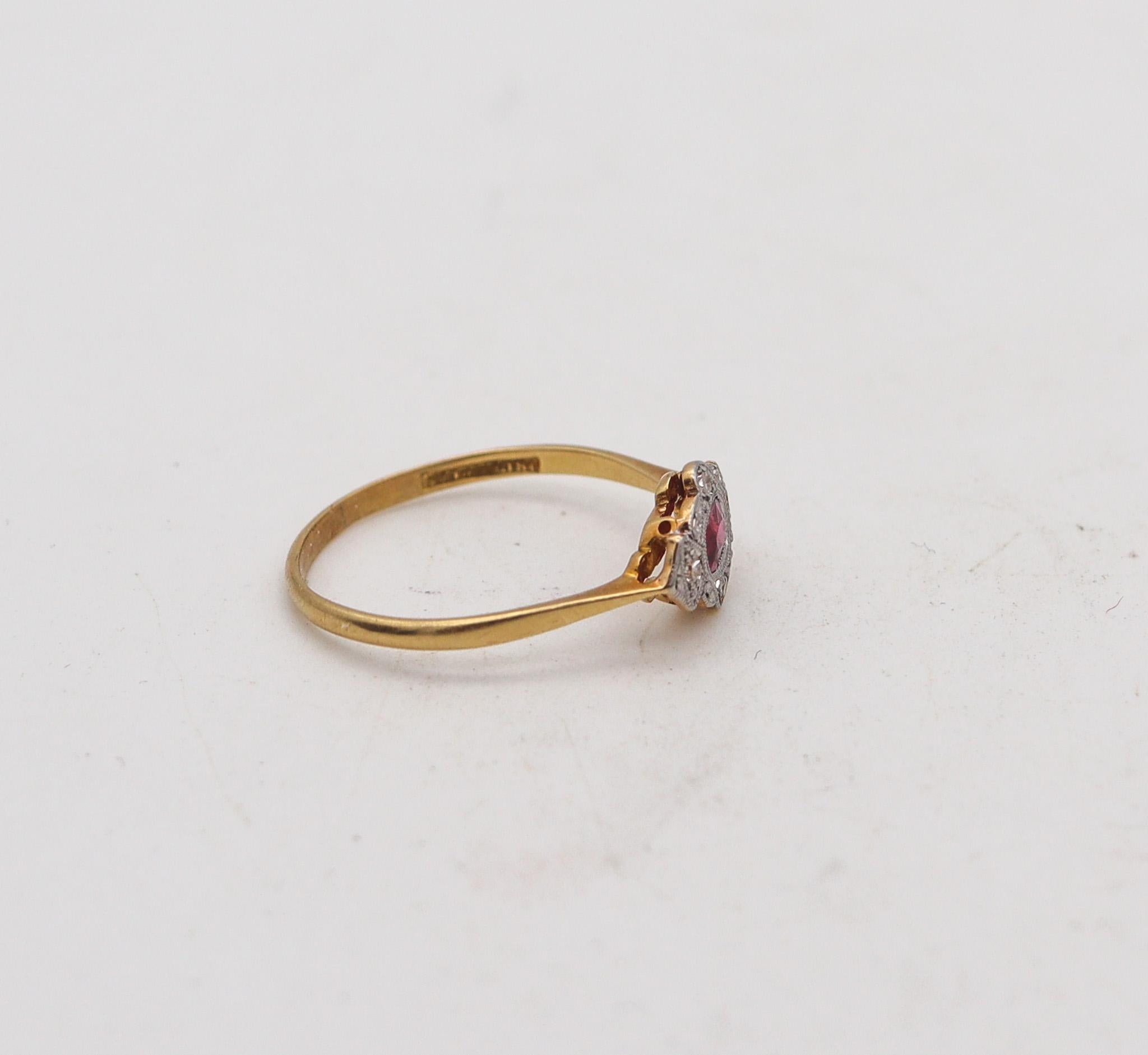 Edwardian 1905 Ring In 18Kt Yellow Gold And Platinum With Diamonds And Ruby In Excellent Condition For Sale In Miami, FL