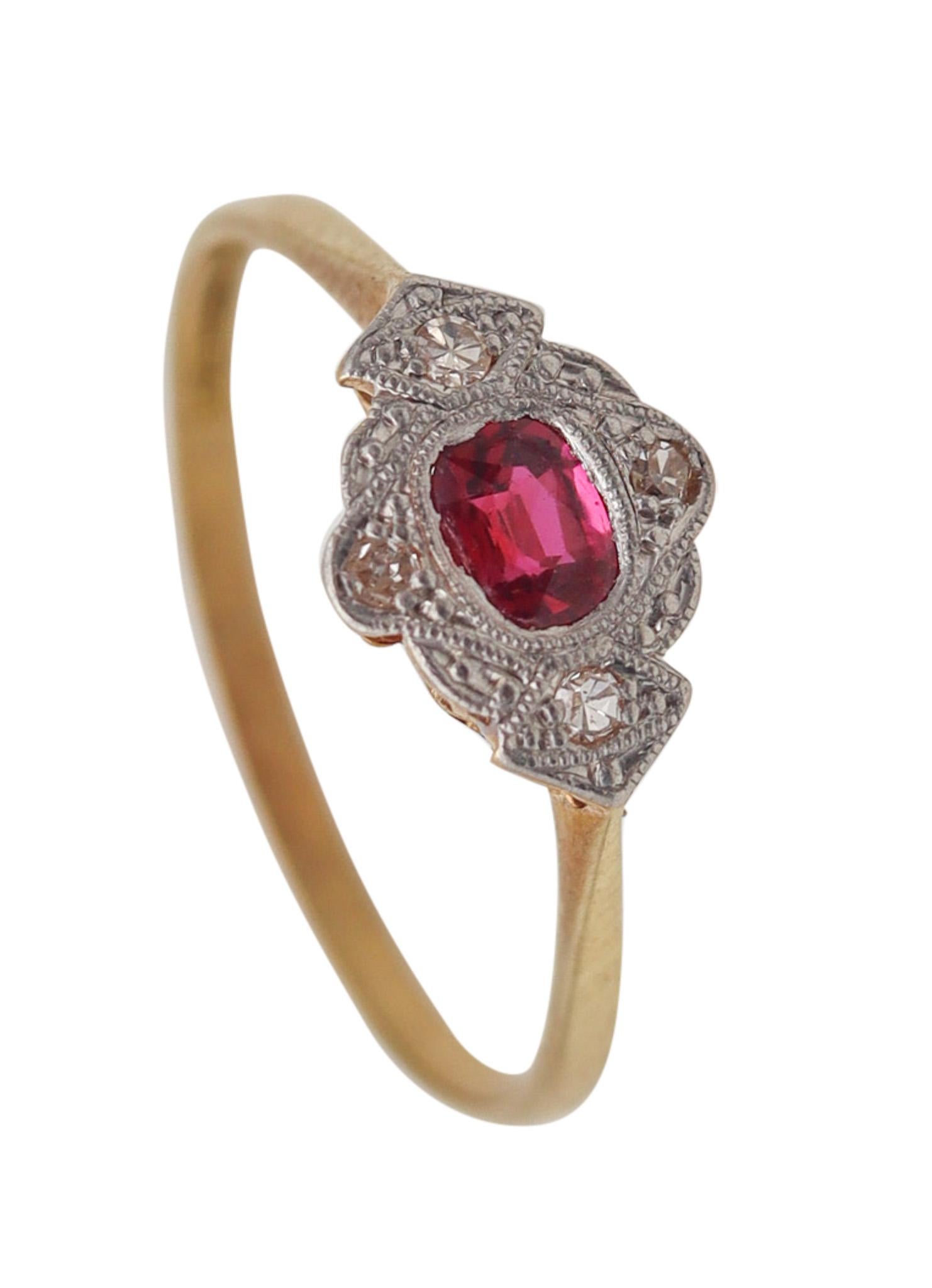 Edwardian 1905 Ring In 18Kt Yellow Gold And Platinum With Diamonds And Ruby For Sale