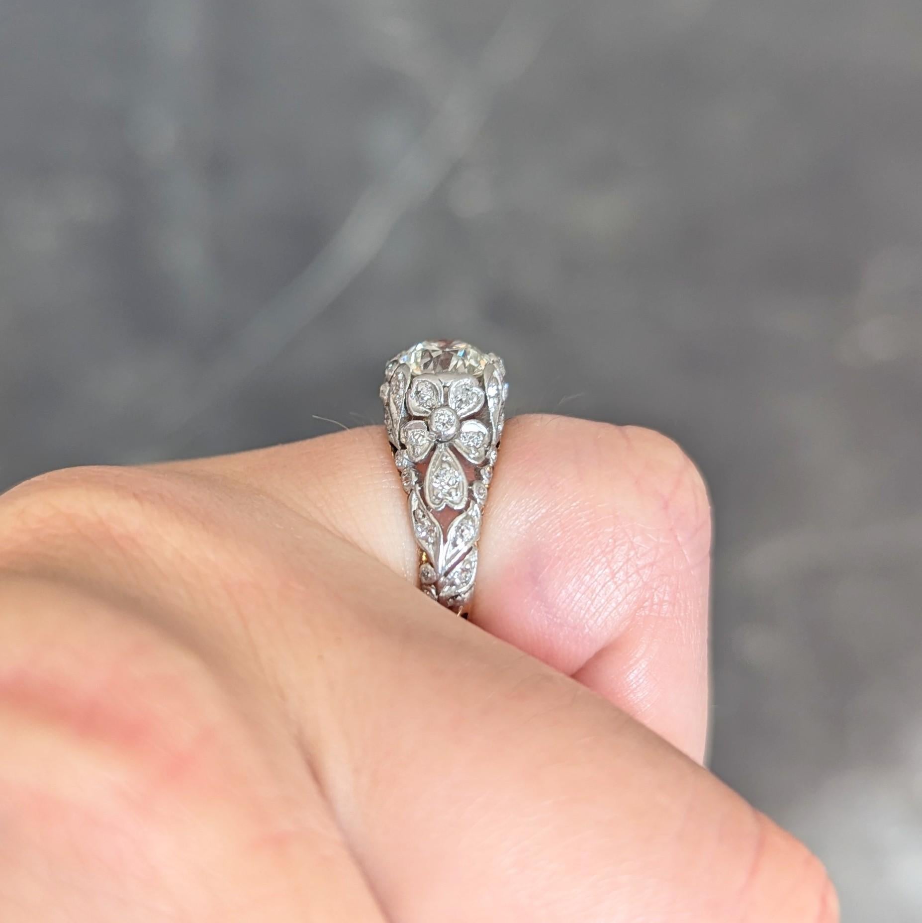 Edwardian 1908 1.74 CTW Diamond Platinum 18K Gold Antique Floral Engagement Ring For Sale 11