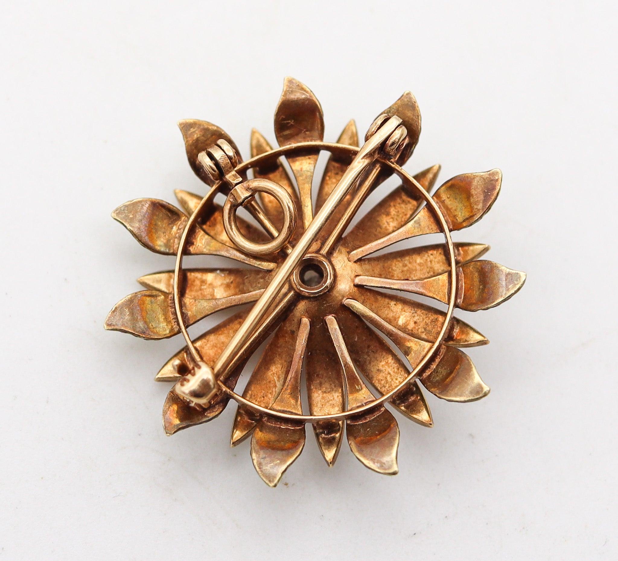 Pendentif fleur émaillé en or jaune 14 carats avec diamants et perles, Édouardien 1908 Excellent état - En vente à Miami, FL