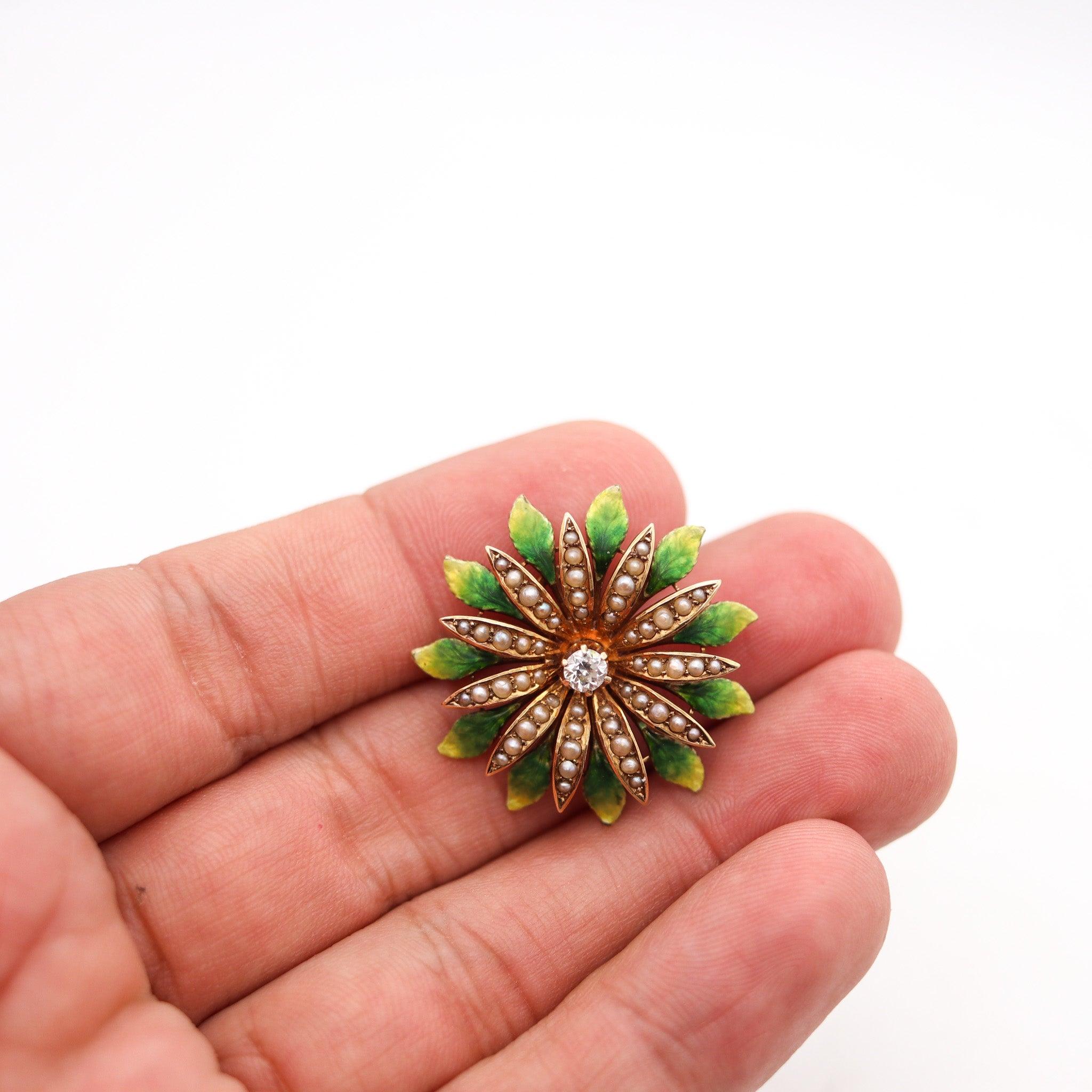 Pendentif fleur émaillé en or jaune 14 carats avec diamants et perles, Édouardien 1908 Pour femmes en vente