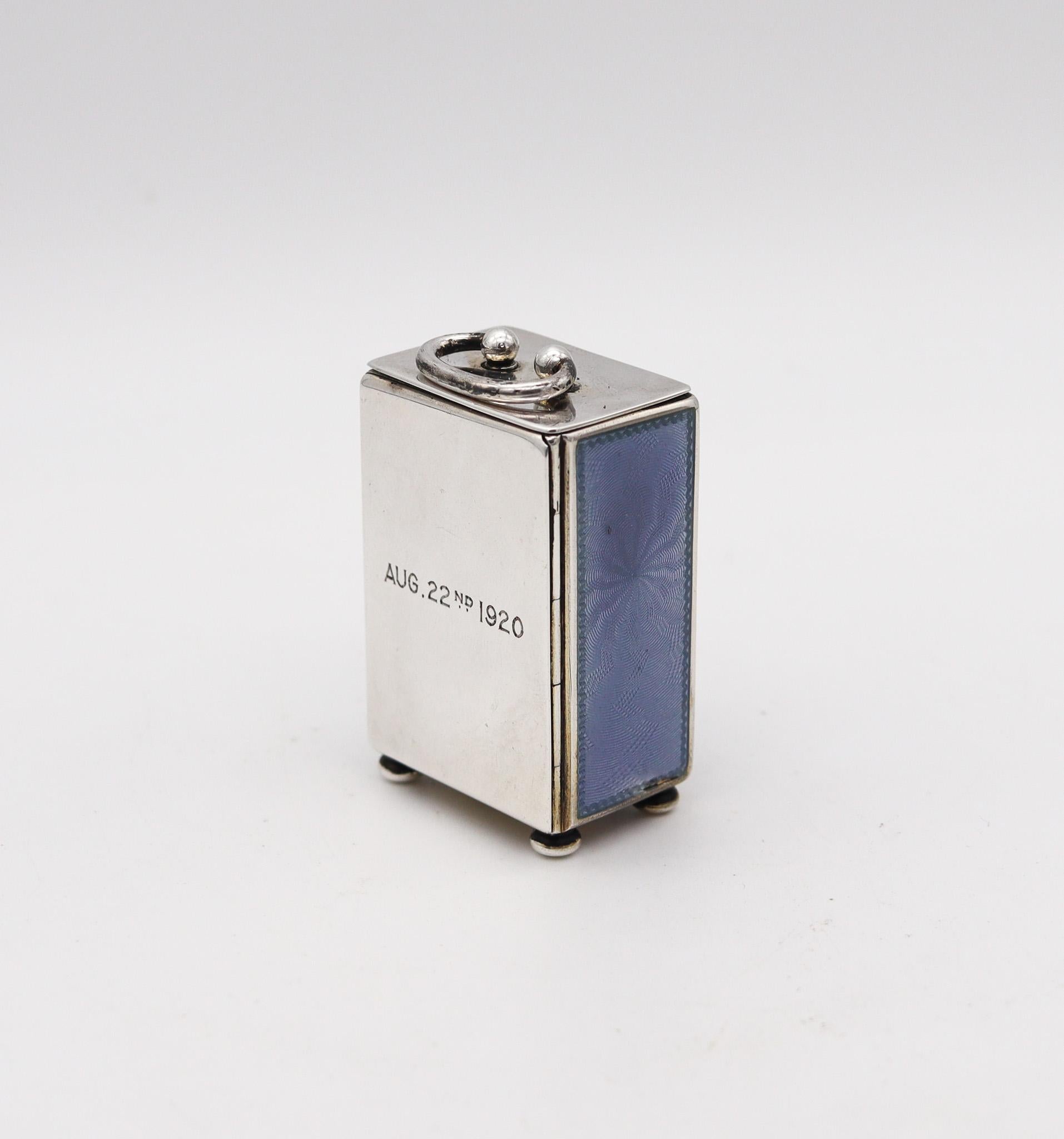 Svizzero Orologio edoardiano del 1908 in miniatura con smalto blu guilloché e cassa in sterling .935 in vendita