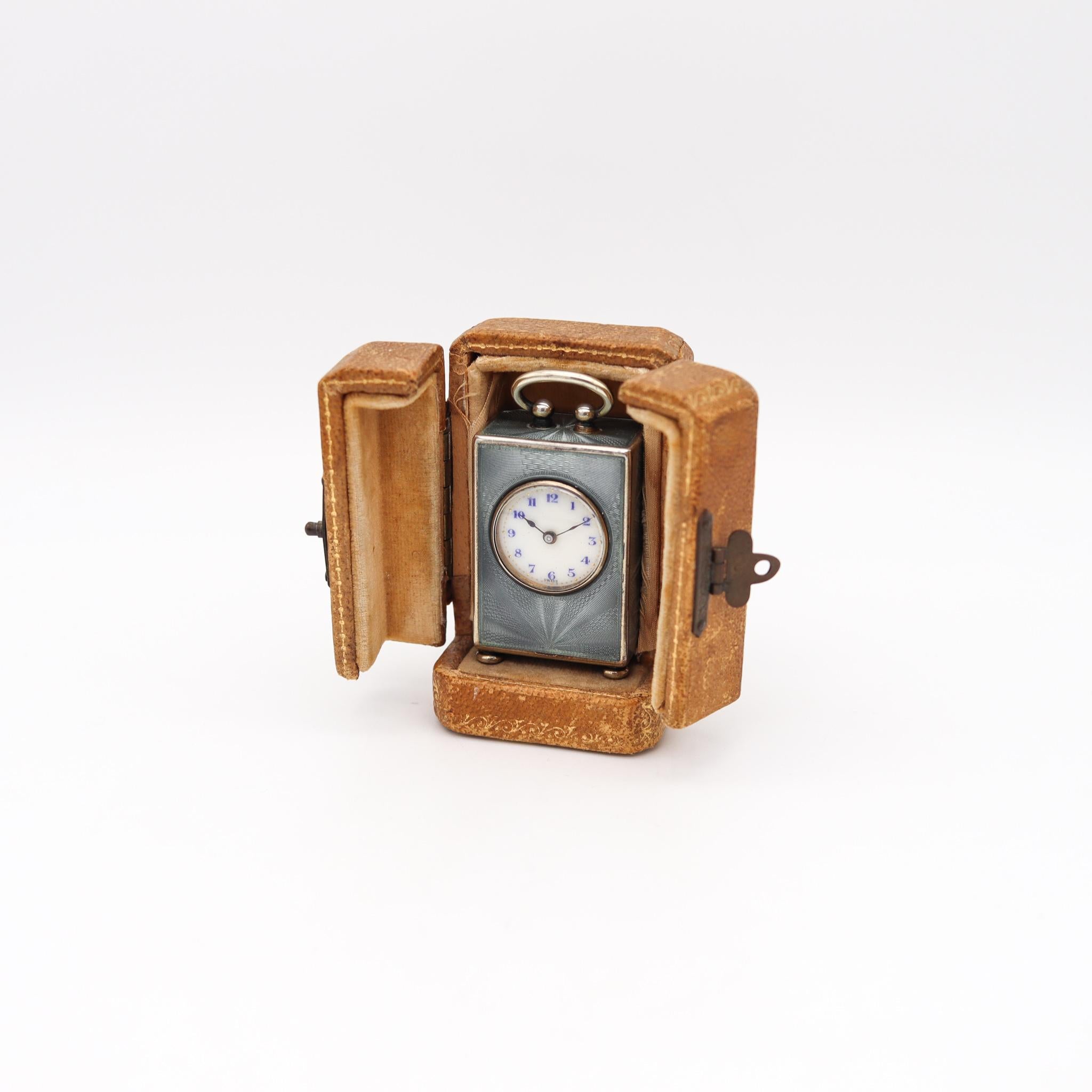 Pendule de voyage miniature Edouardienne 1908 avec émail guilloché en sterling avec boîte en vente 9