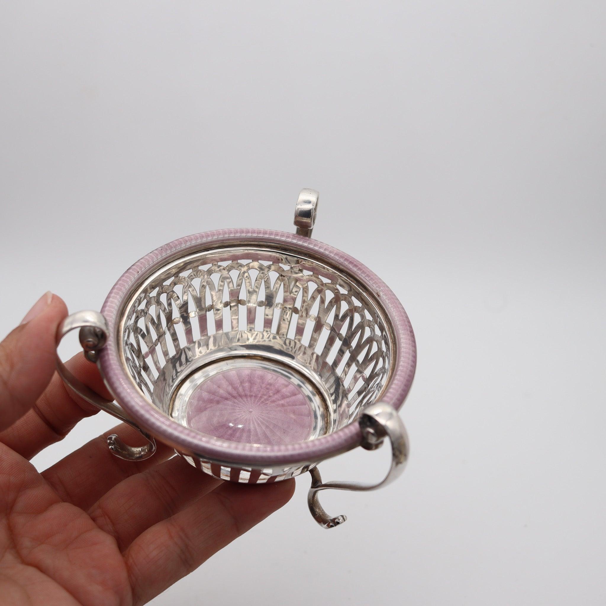 Smaltato EDWARDIAN 1909 Vaso a cesto tripode smaltato Guilloche in argento 925 in vendita
