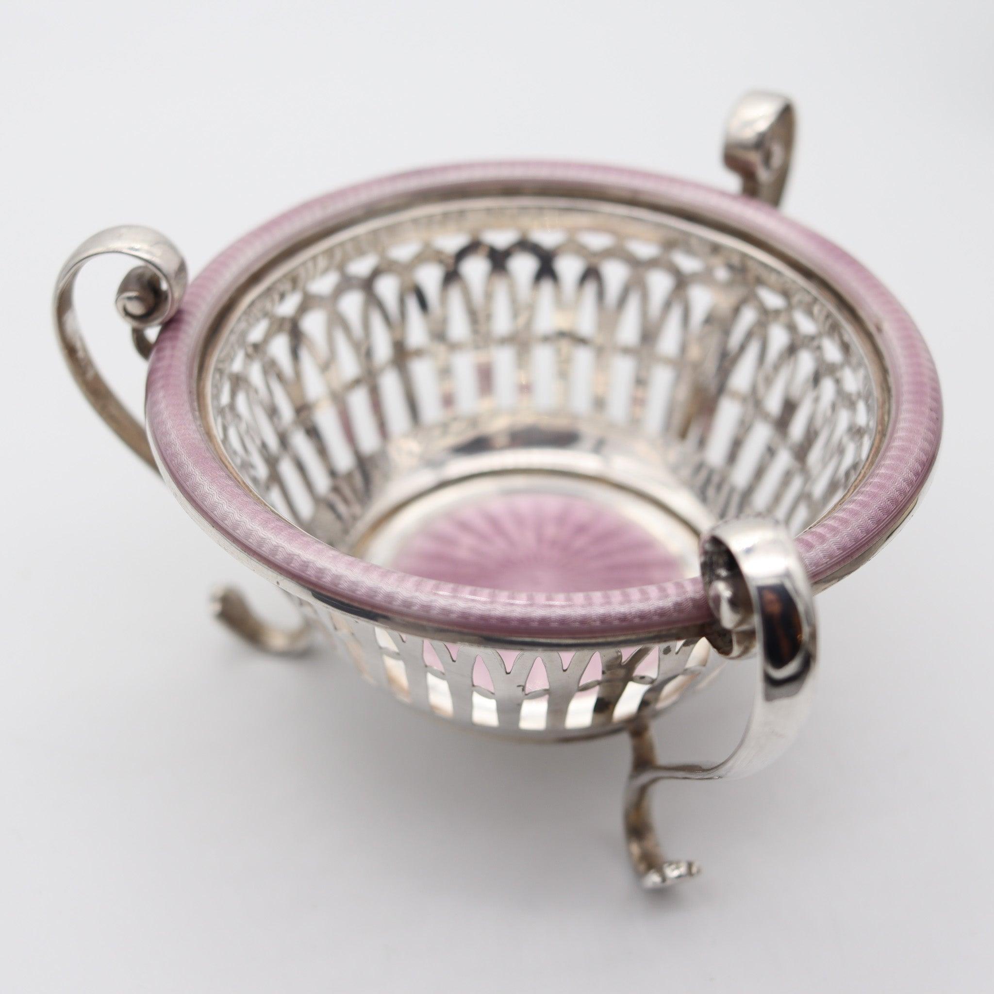 EDWARDIAN 1909 Vaso a cesto tripode smaltato Guilloche in argento 925 In condizioni ottime in vendita a Miami, FL
