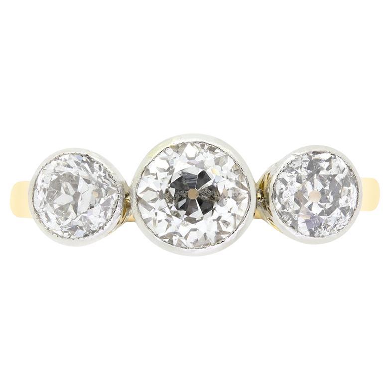 Anillo eduardiano de tres piedras y 1,90 quilates de diamantes, c.1910