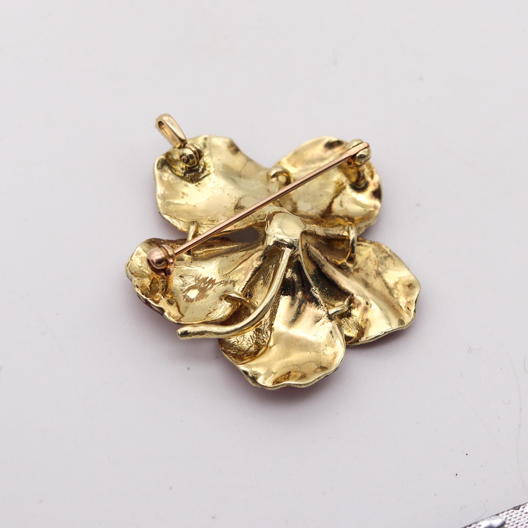 Taglio antico europeo Ciondolo a forma di rosa selvatica smaltata in oro 14Kt e diamanti, Edwardian 1910 Art Nouveau in vendita