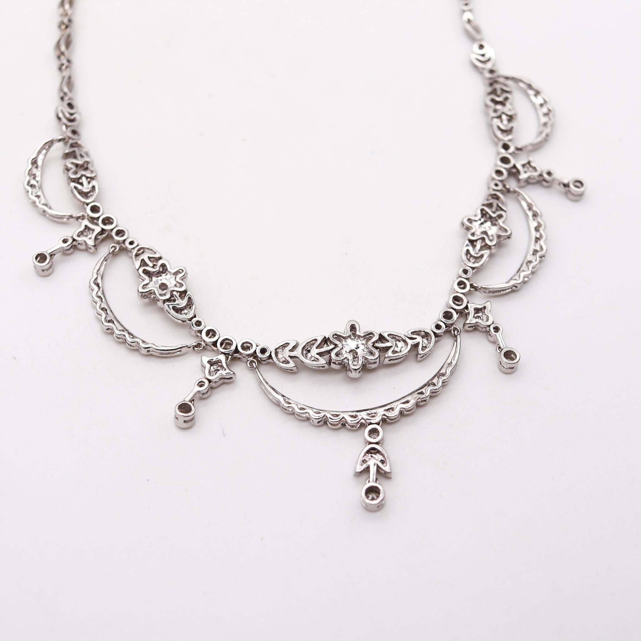 Edwardian 1910 Garlands Necklace In 18Kt White Gold With 3.72 Ctw In Diamonds In Excellent Condition For Sale In Miami, FL
