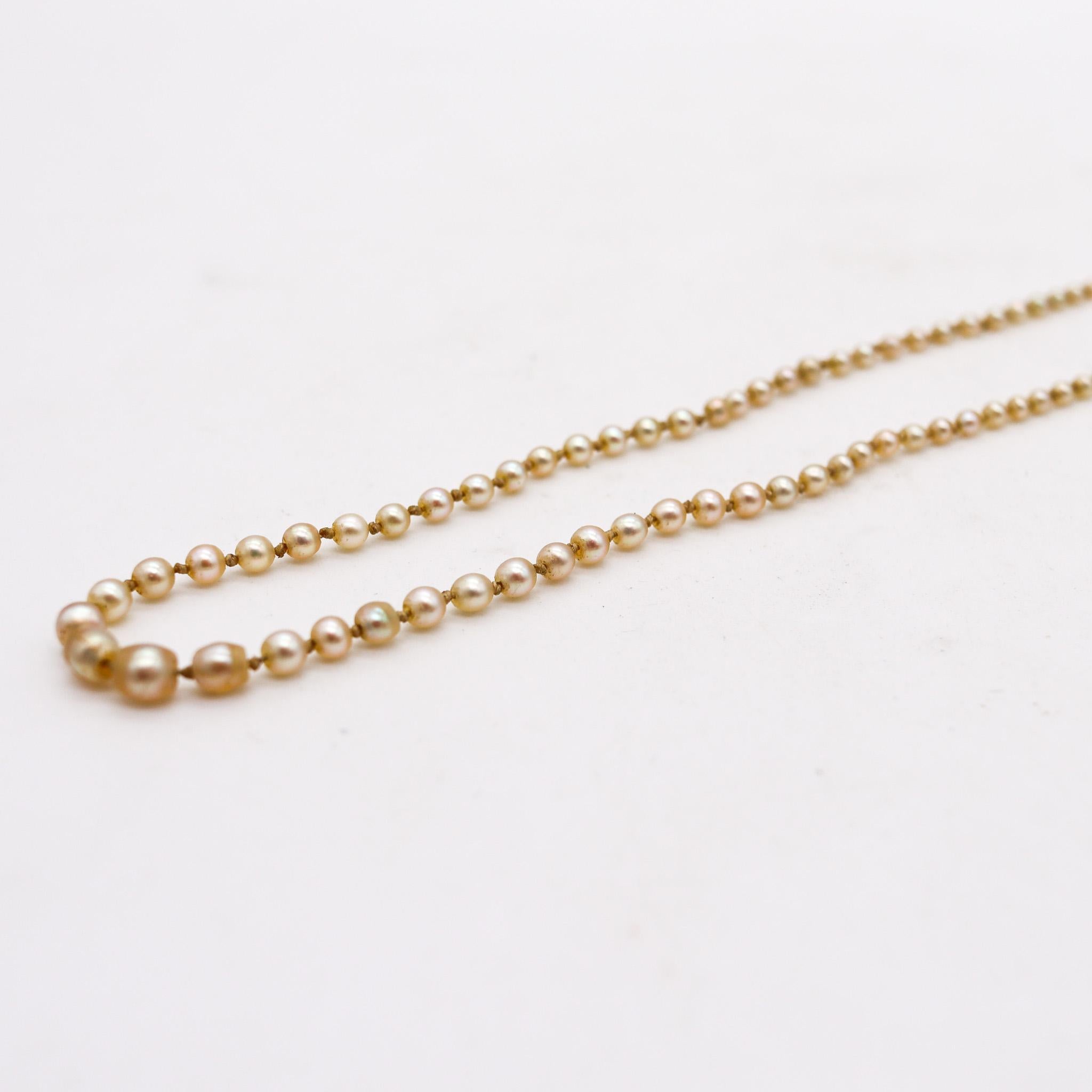 Edwardianische 1910 Natürliche Perlen-Halskette aus 18 Karat Gold mit Diamanten und Saphiren im Zustand „Hervorragend“ im Angebot in Miami, FL
