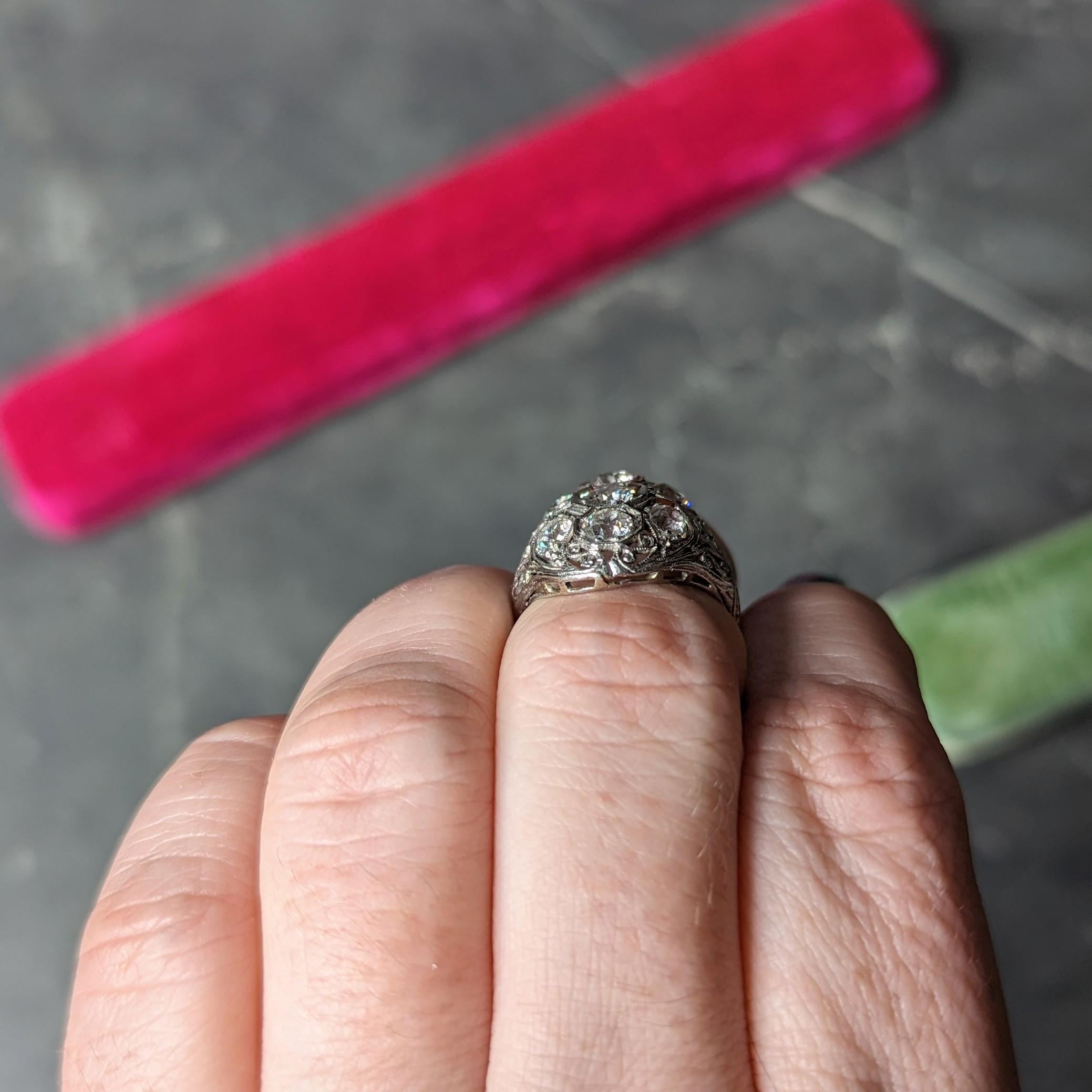 Antiker edwardianischer Ring mit Schnörkeln aus Platin mit 1,93 Karat Diamant im alteuropäischen Schliff im Angebot 6