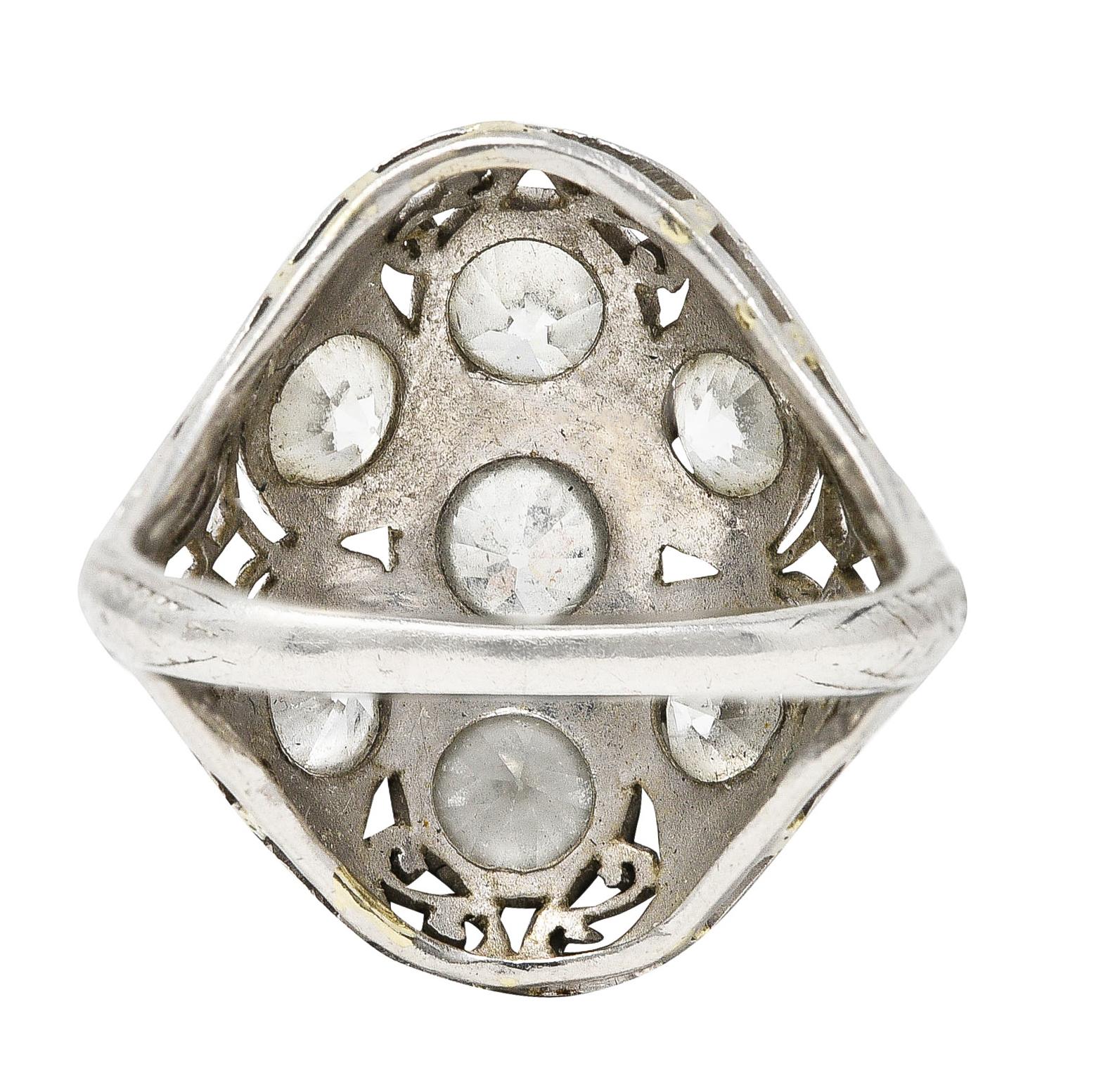 Antiker edwardianischer Ring mit Schnörkeln aus Platin mit 1,93 Karat Diamant im alteuropäischen Schliff (Rundschliff) im Angebot