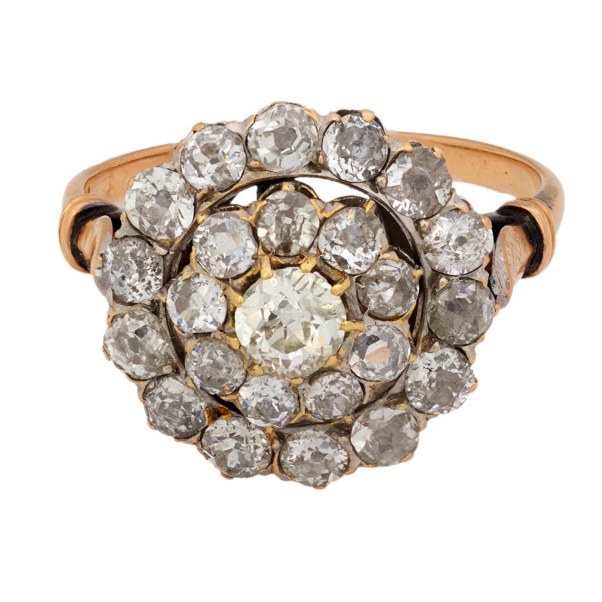 Edwardian 1,95 Karat Diamant 18k Cluster Ring (Alteuropäischer Schliff) im Angebot