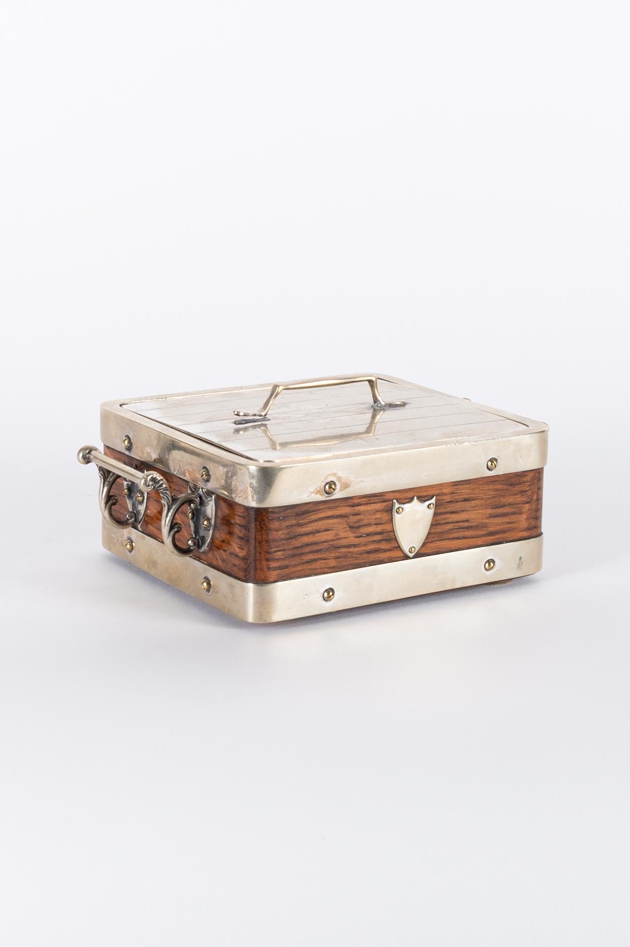 Beurrier édouardien du 19e siècle, plaqué argent, avec couvercle. 