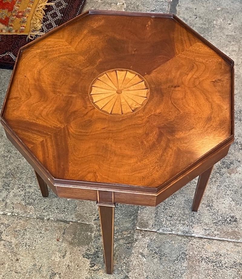 Edwardian 19th Century Walnut Octagonal Side or End Table with Rosewood Inlay For Sale 6