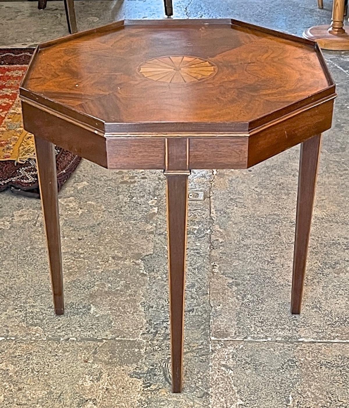 Edwardian 19th Century Walnut Octagonal Side or End Table with Rosewood Inlay For Sale 7