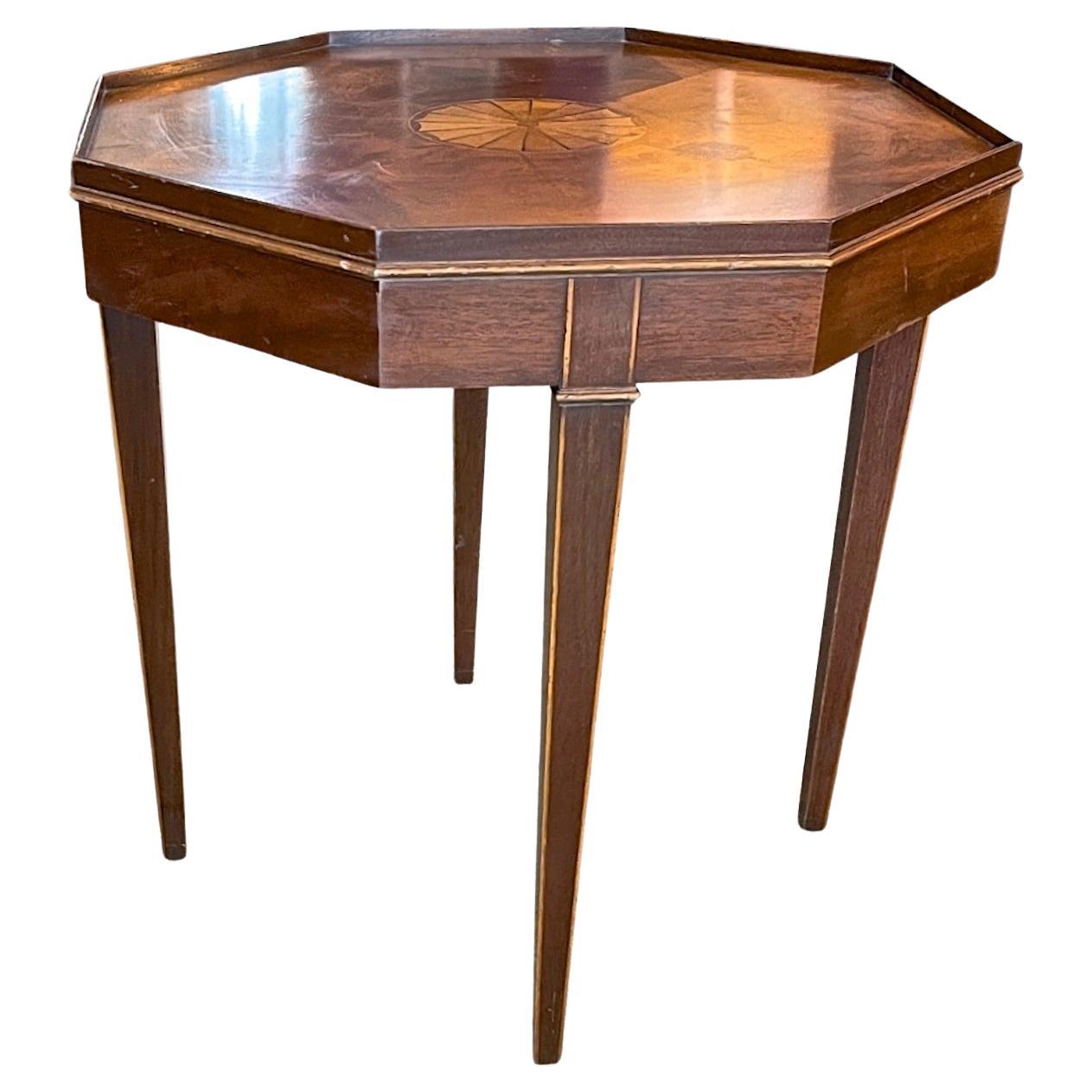 Edwardian 19th Century Walnut Octagonal Side or End Table with Rosewood Inlay For Sale