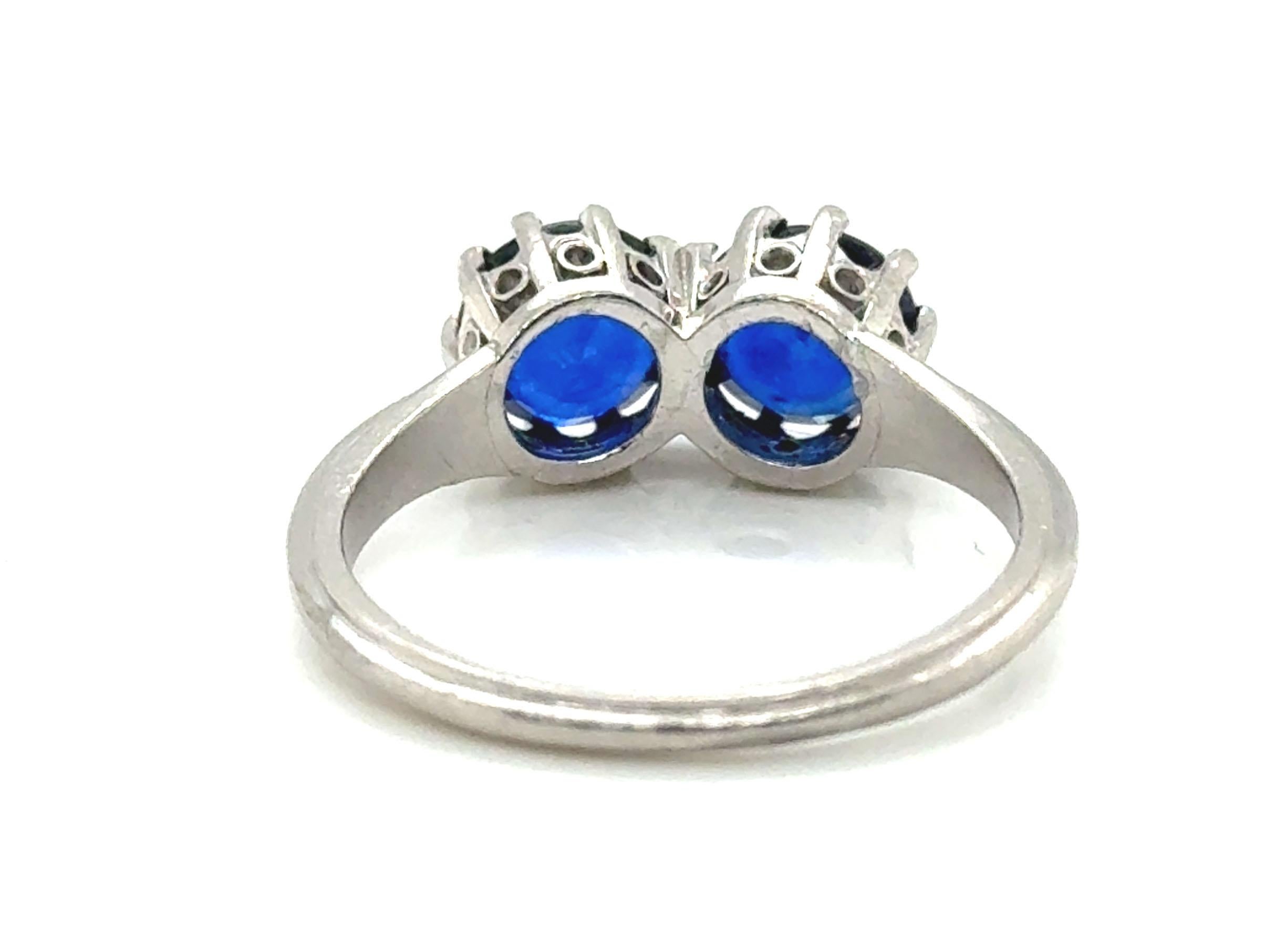 Taglio rotondo Anello edoardiano con 2 pietre di zaffiro in platino da 2 carati, antico, del 1900, originale in vendita