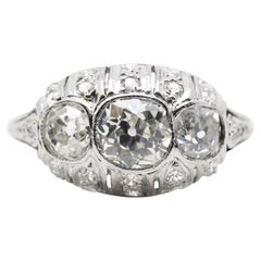 Ring mit drei Steinen aus Platin mit edwardianischem 2,06 Karat Diamant im alten Minenschliff