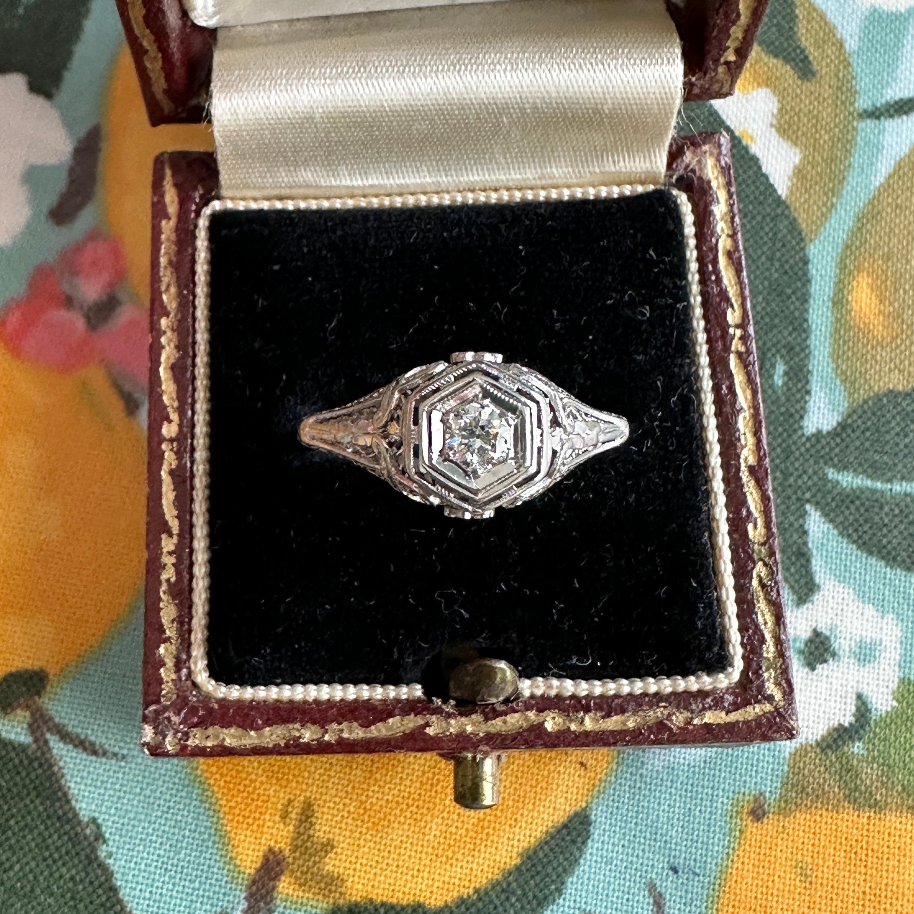 Edwardian .20ct Diamond 18K White Gold Filigree Engagement Ring In Good Condition For Sale In Scotts Valley, CA