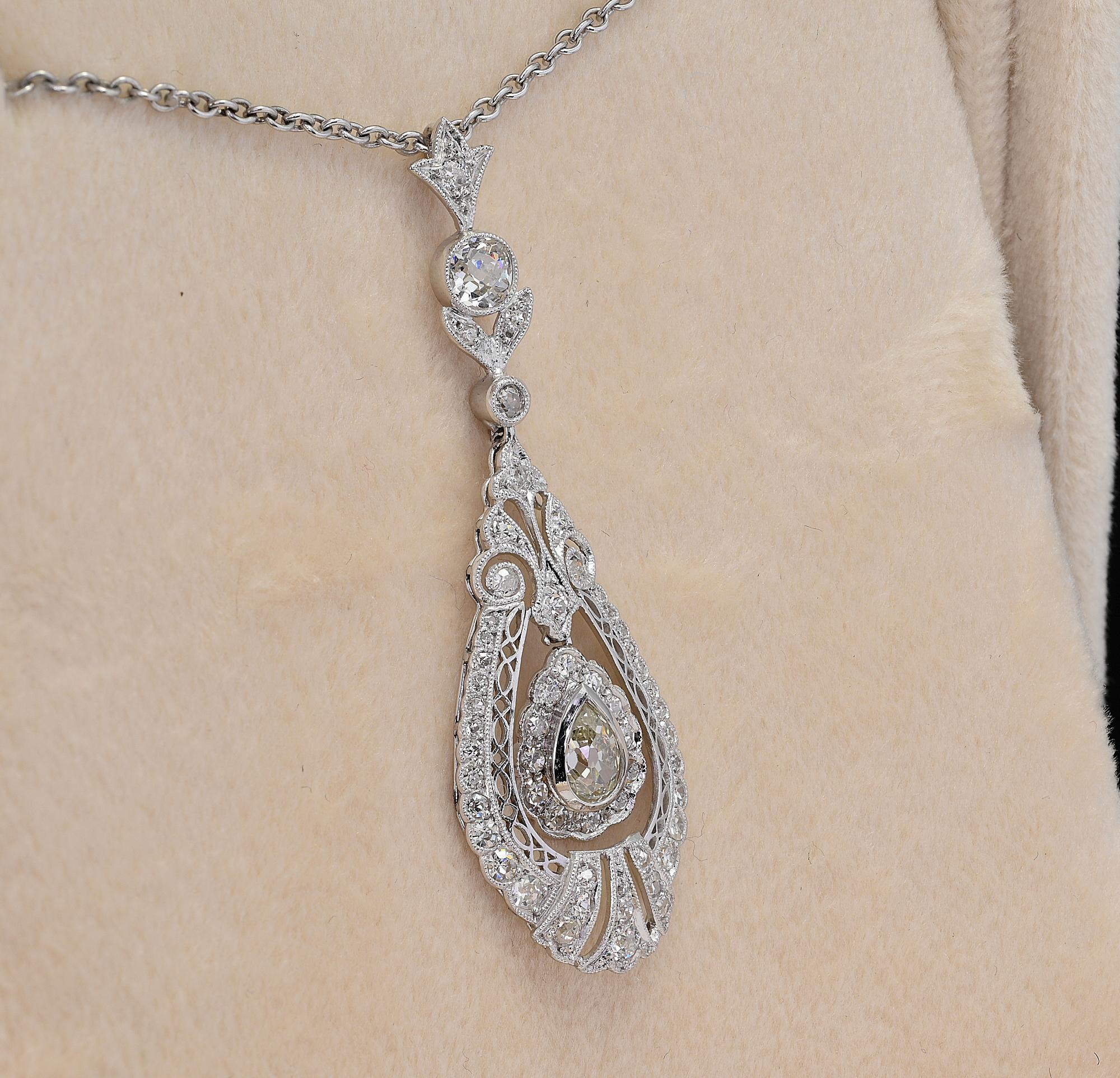 Edwardian 2.10 Ct Diamond 18 KT Pendant plus Chain In Good Condition For Sale In Napoli, IT