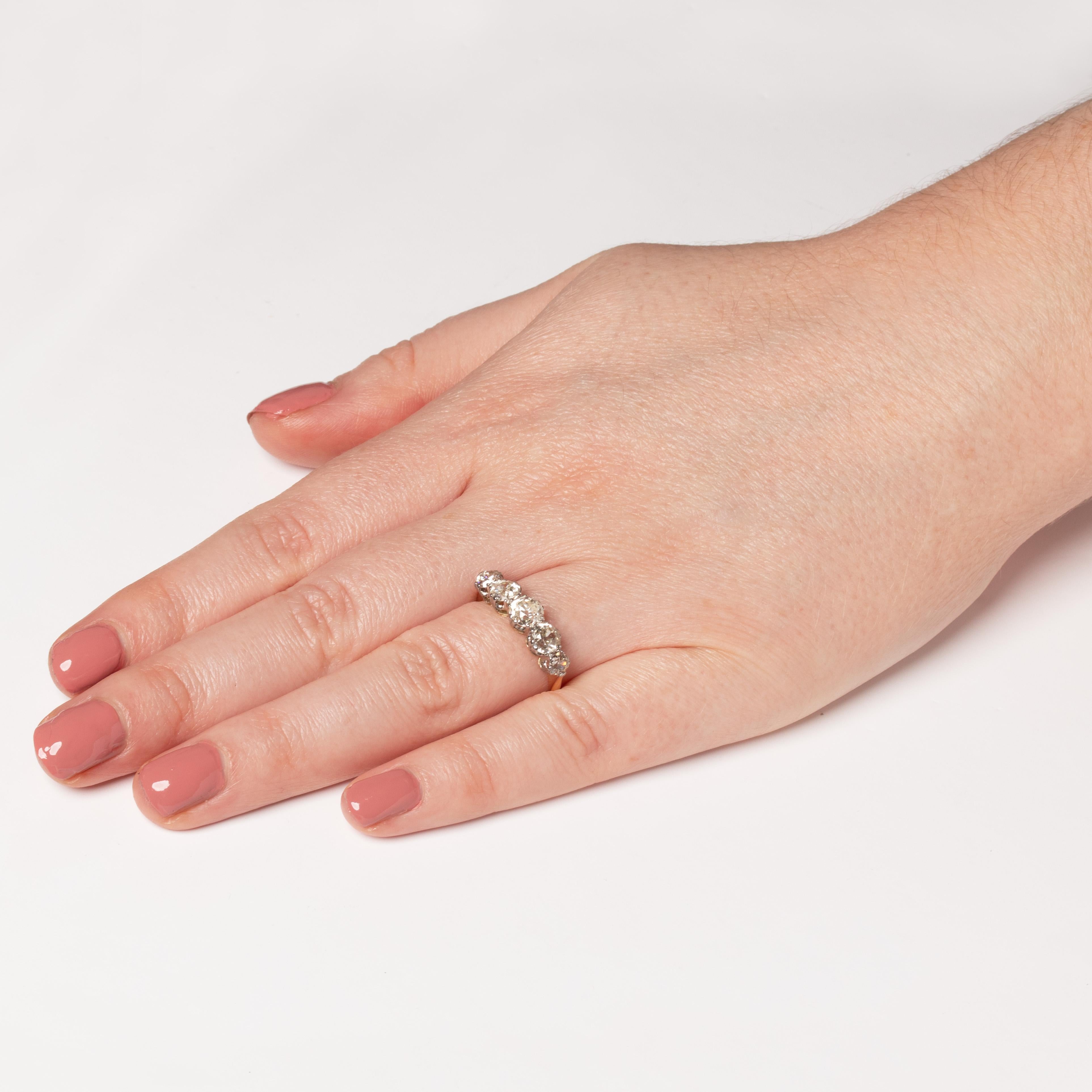 Edwardian 2.10ct Diamond Five Stone Ring, c.1910s Bon état - En vente à London, GB