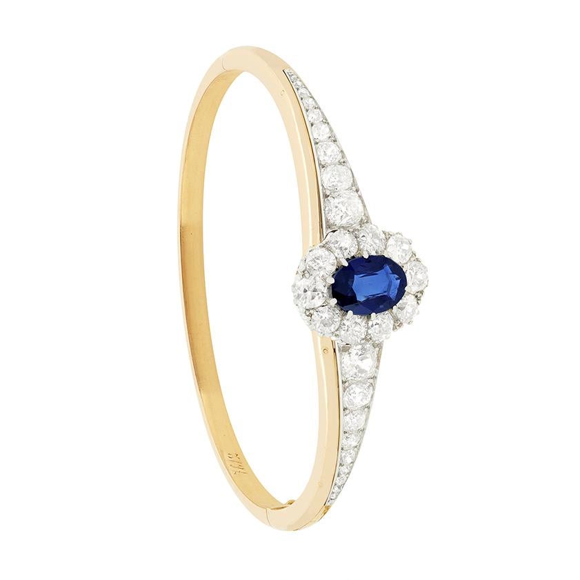 Taille ovale Bracelet jonc édouardien en saphir de 2,10 carats et diamants, années 1910 en vente