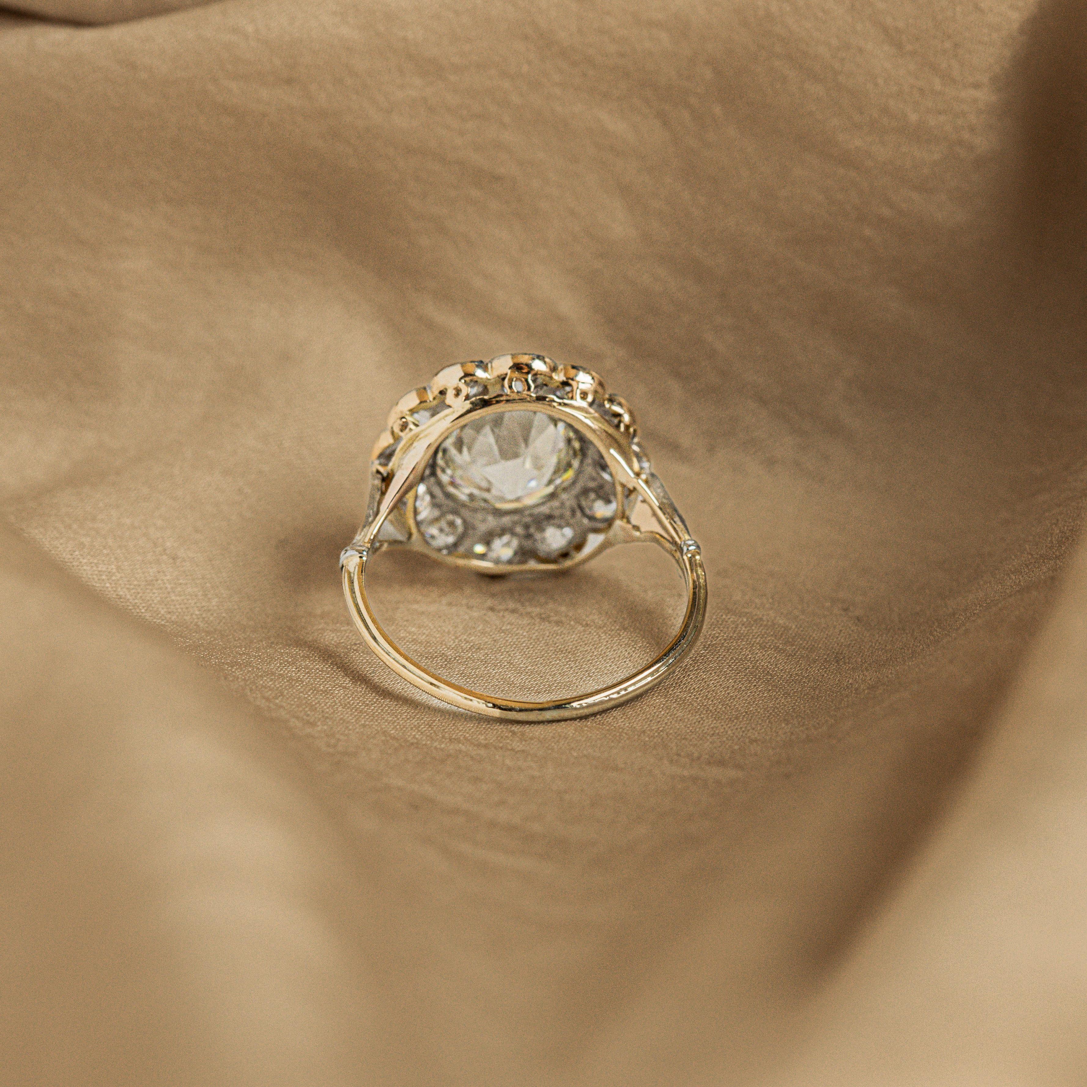 Époque : Domaine édouardien

Composition : Or jaune 18K et platine

Pierre principale : Diamant européen ancien

Poids en carats : 2,13 carats

Couleur/ Clarté : K / VS1

Numéro de rapport GIA : 5221980917

Voir le rapport de la GIA

Pierre