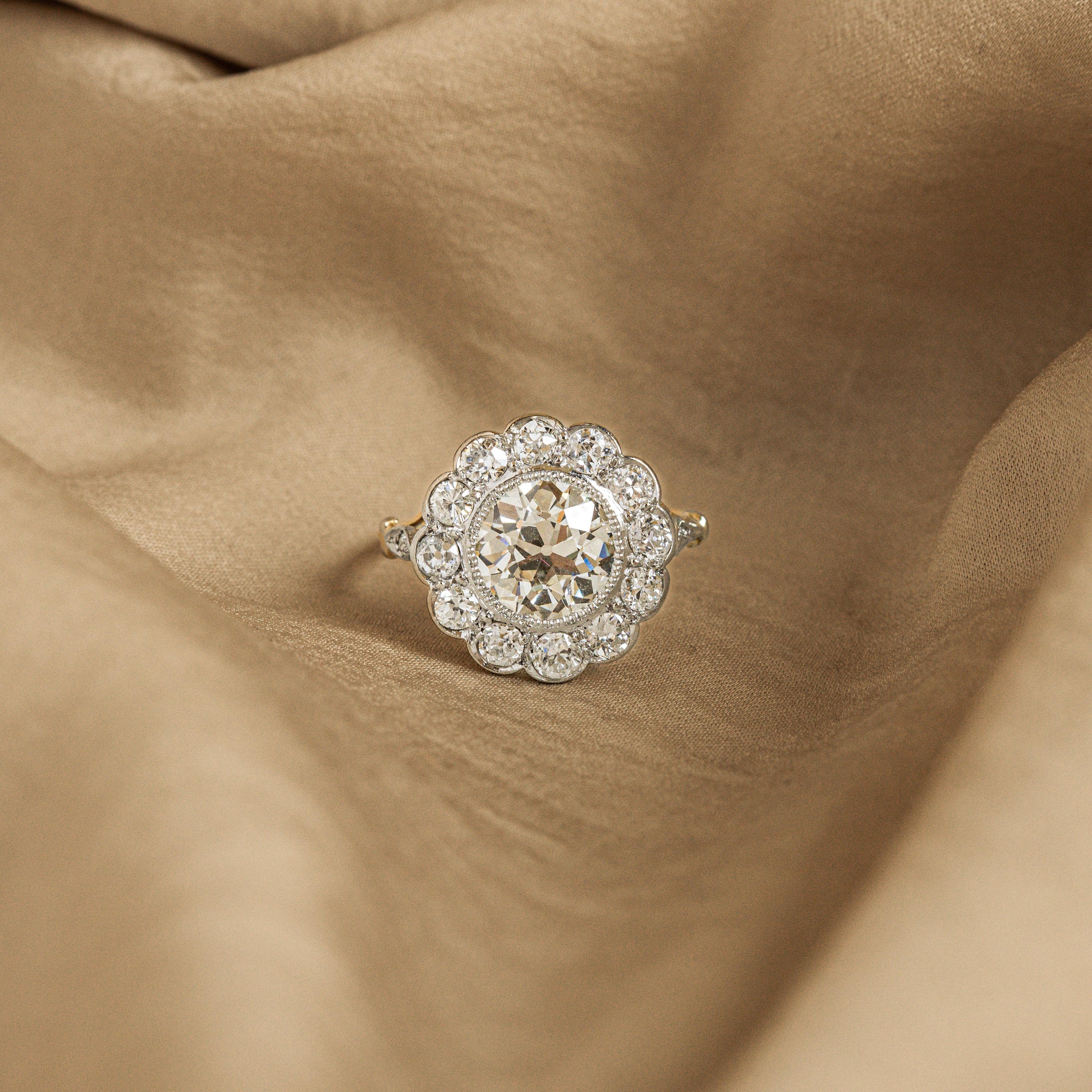 Taille vieille Europe Bague édouardienne en grappe de diamants européens anciens de 2,13 carats en vente