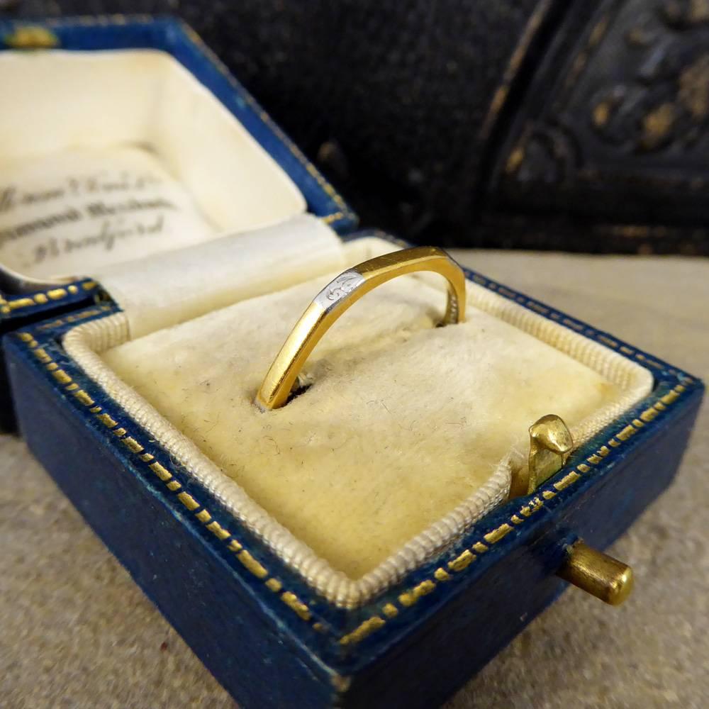 Edwardian 22 Carat Gold and Engraved Platinum Wedding Band In Good Condition In Yorkshire, West Yorkshire