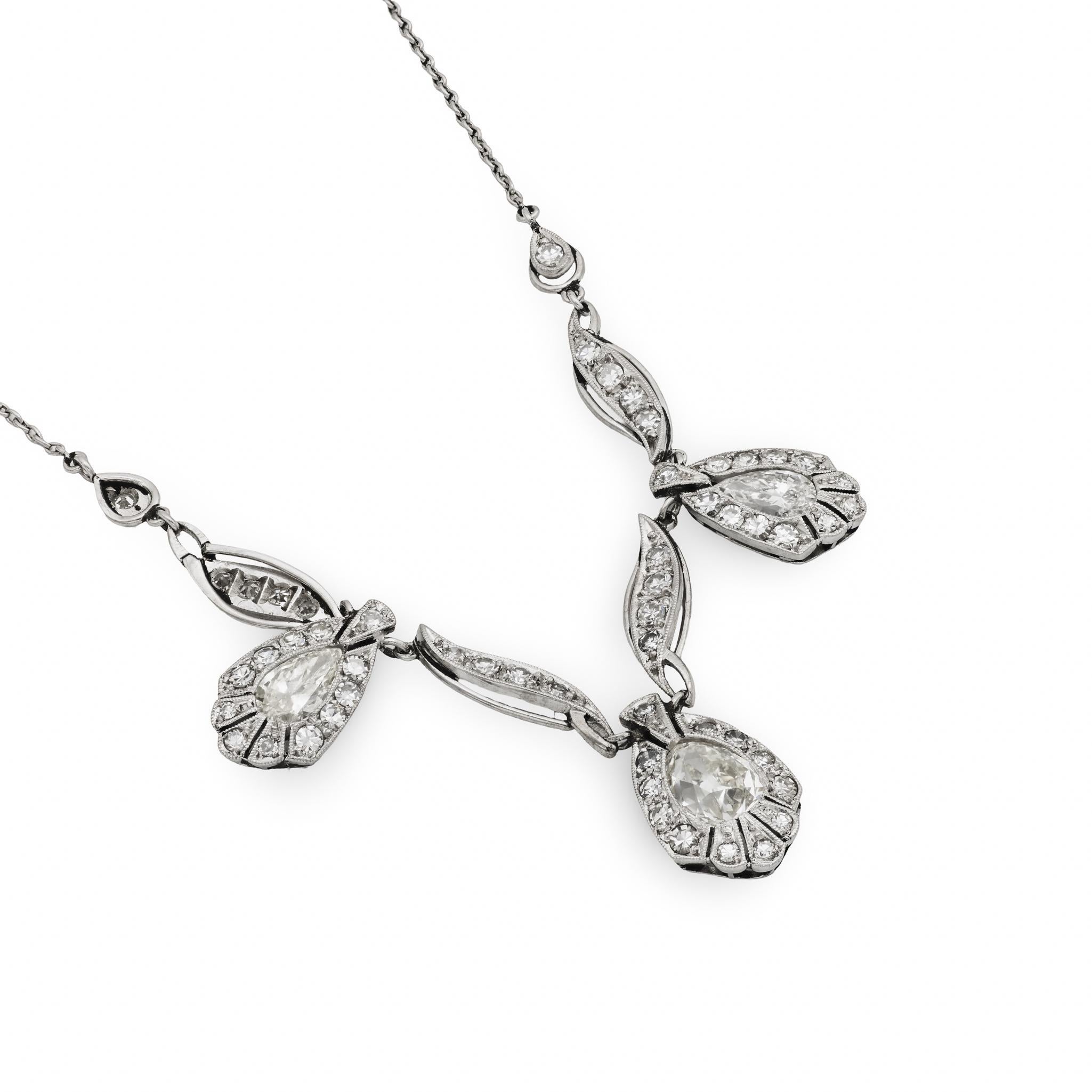 Collier édouardien en platine contenant des diamants d'un poids total de 2,20 carats Bon état - En vente à Beverly Hills, CA